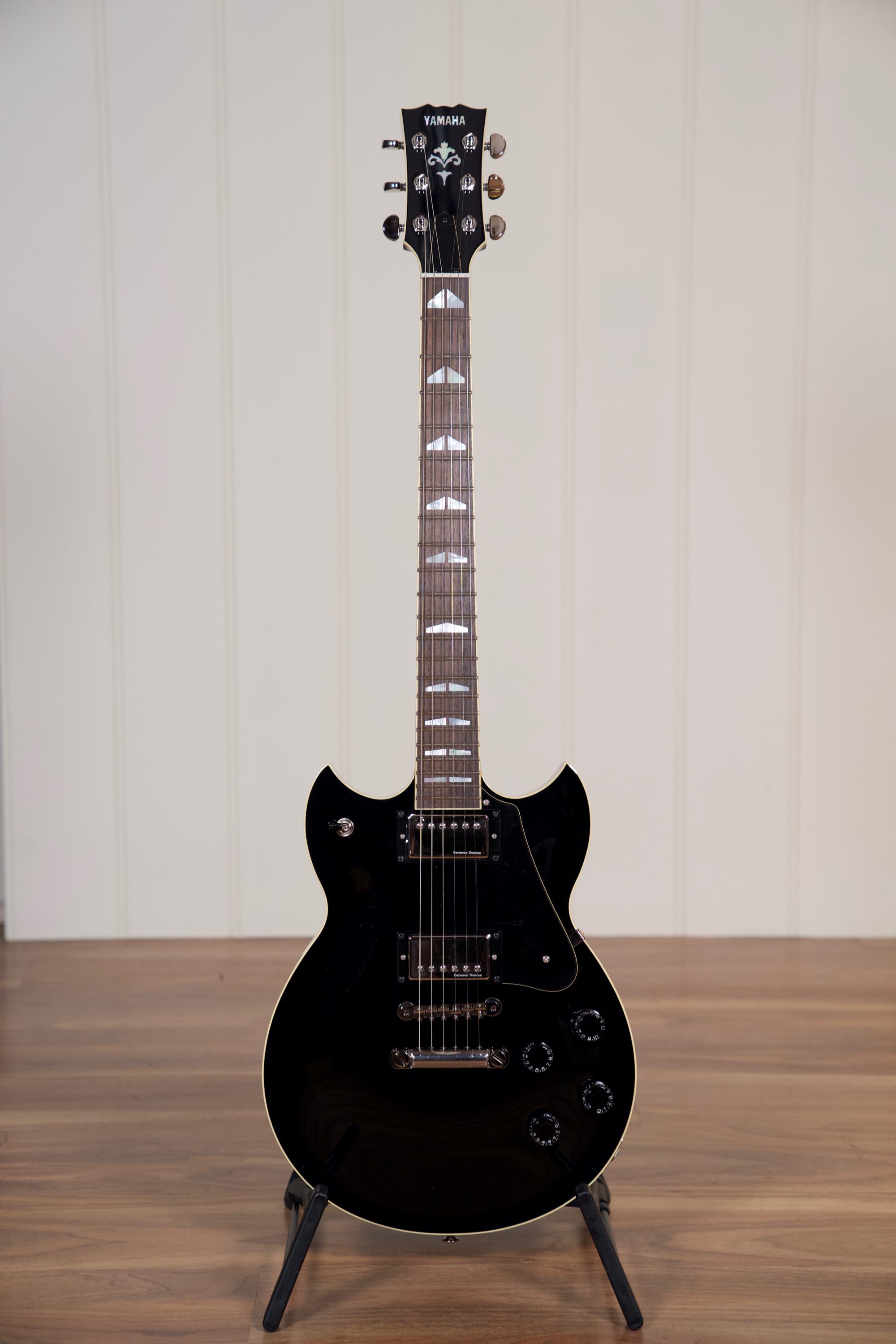 Yamaha SG1820 Electric Guitar w/Case - Black (Made in Japan