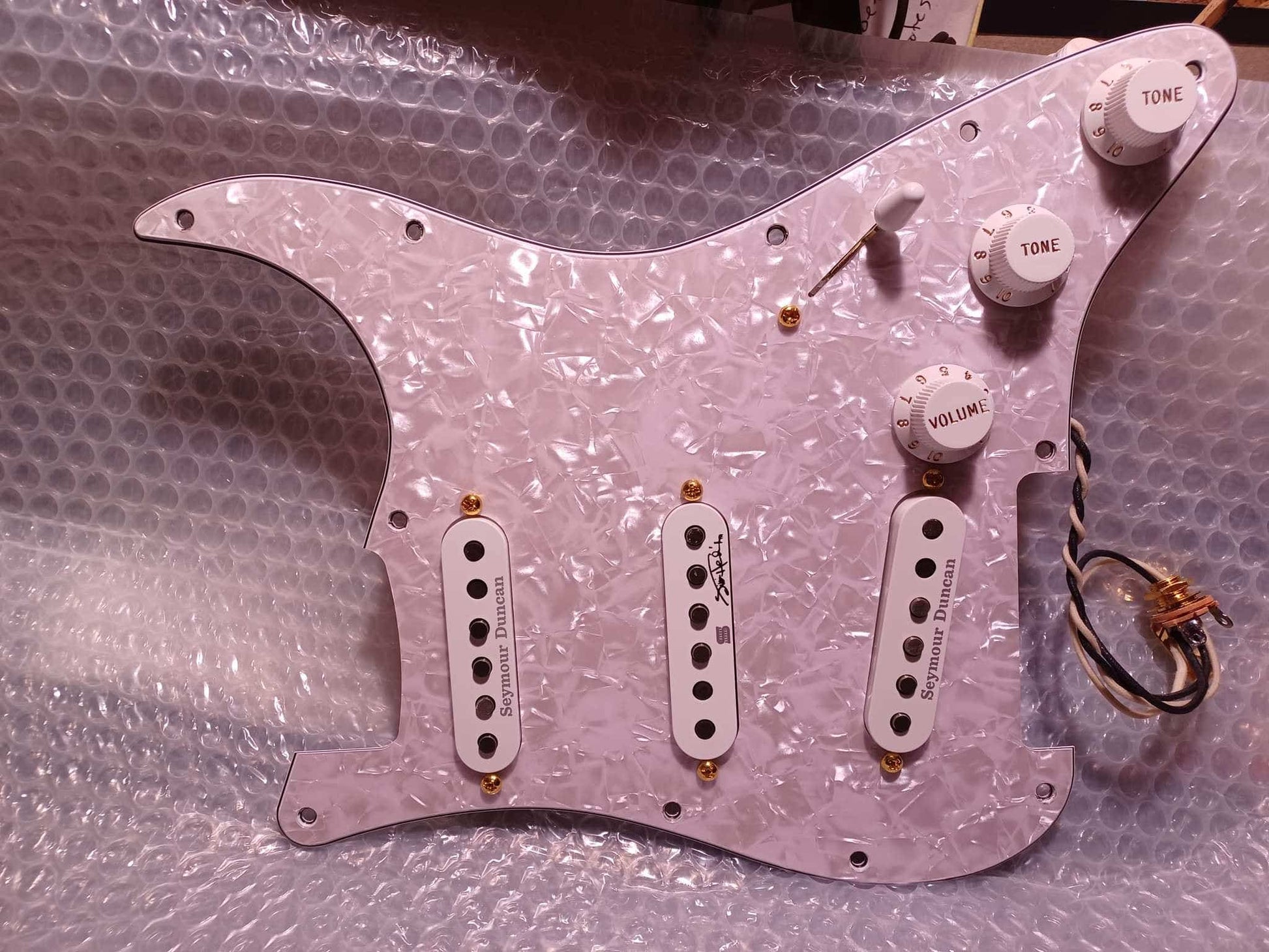 Partscaster - Lincoln Brewster Strat Body / Full RW Neck / Vegatrem / Gilmour & Hendrix Pickups w/DLX Case - Aztec Gold - Pre-Owned