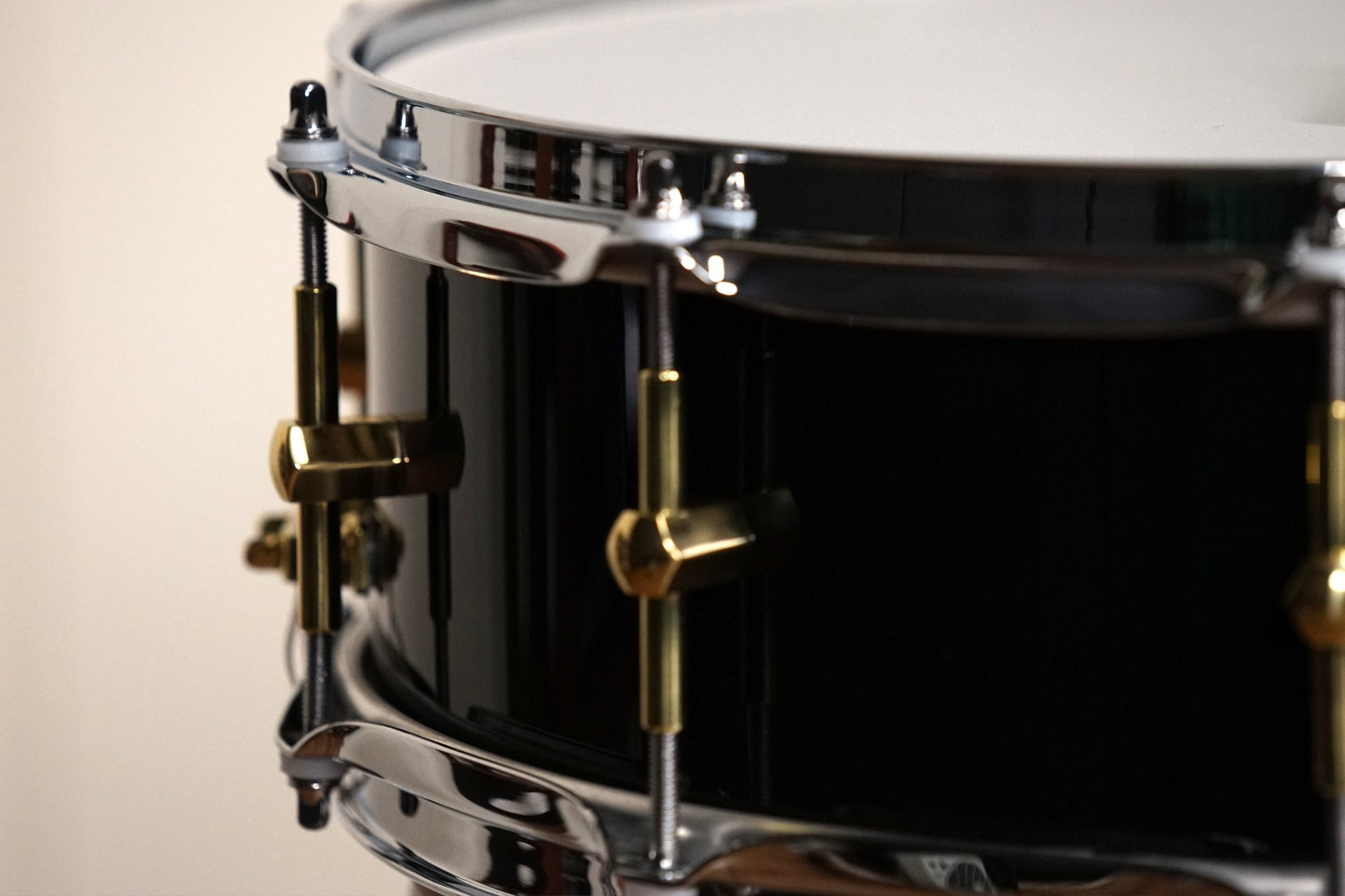 Noble and Cooley 14x5" Classic Maple Snare - Piano Black Gloss - Brass HW / Flanged Chrome Hoops