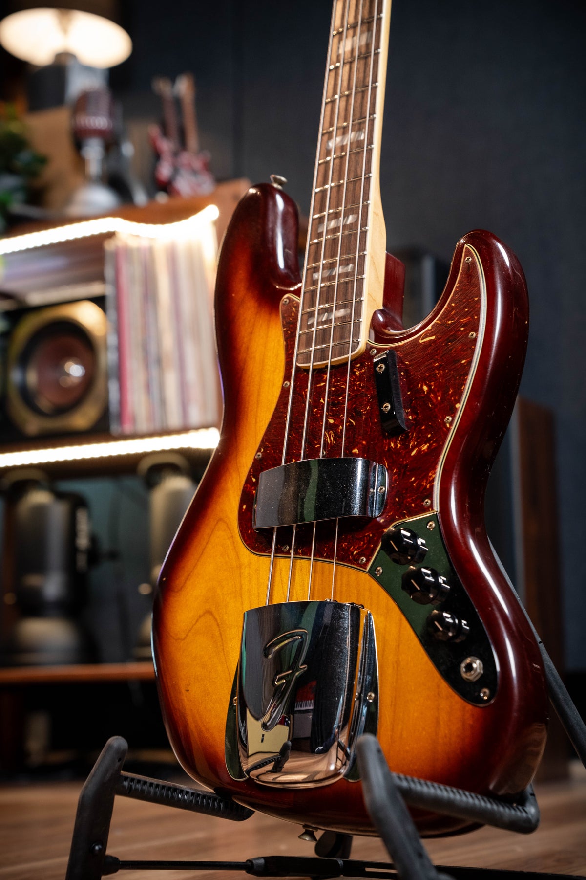 Fender Custom Shop 1966 Jazz Bass - Journeyman Relic - Tobacco Sunburst
