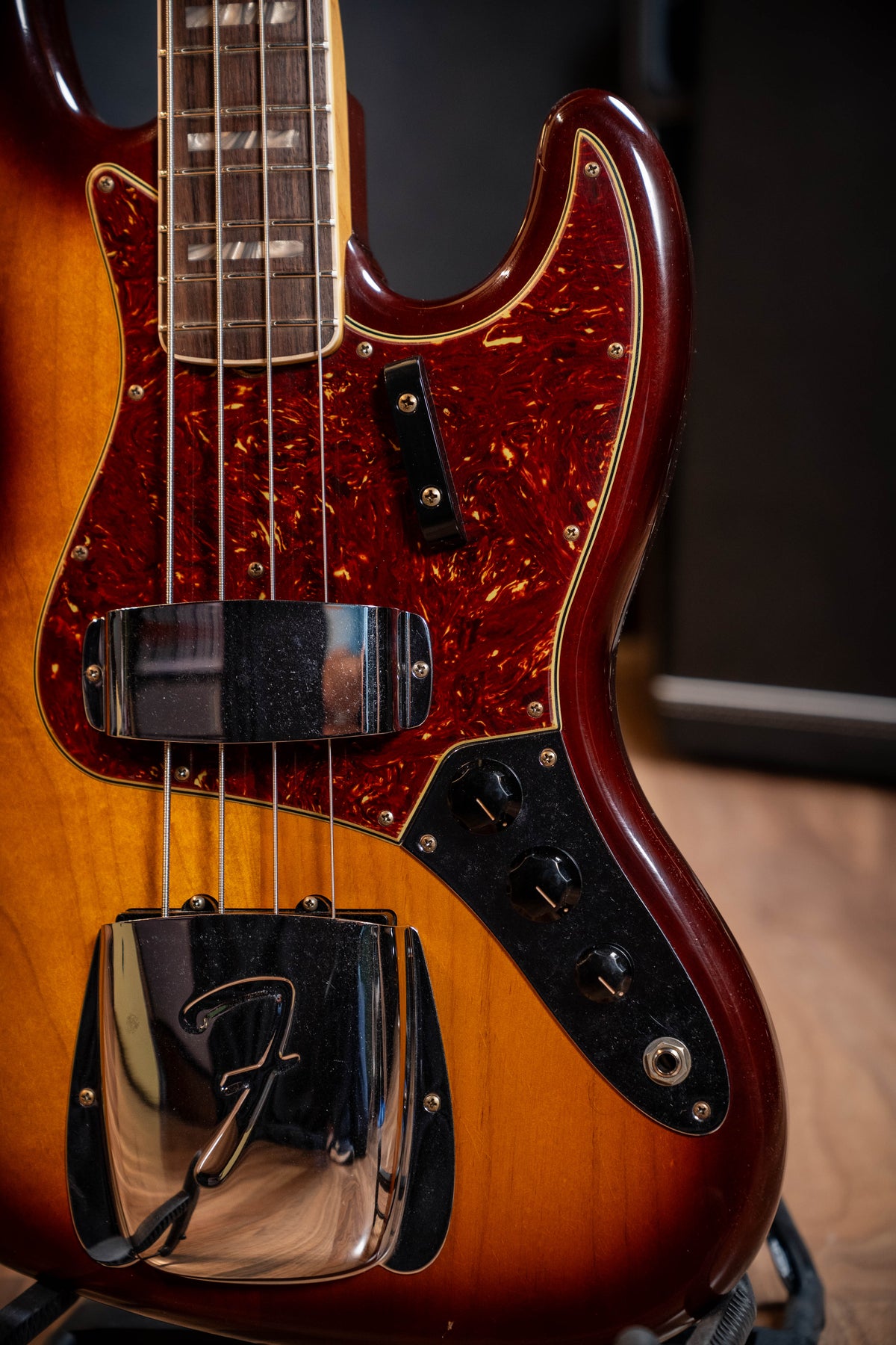 Fender Custom Shop 1966 Jazz Bass - Journeyman Relic - Tobacco Sunburst
