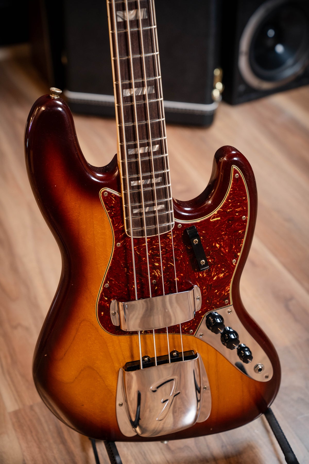 Fender Custom Shop 1966 Jazz Bass - Journeyman Relic - Tobacco Sunburst