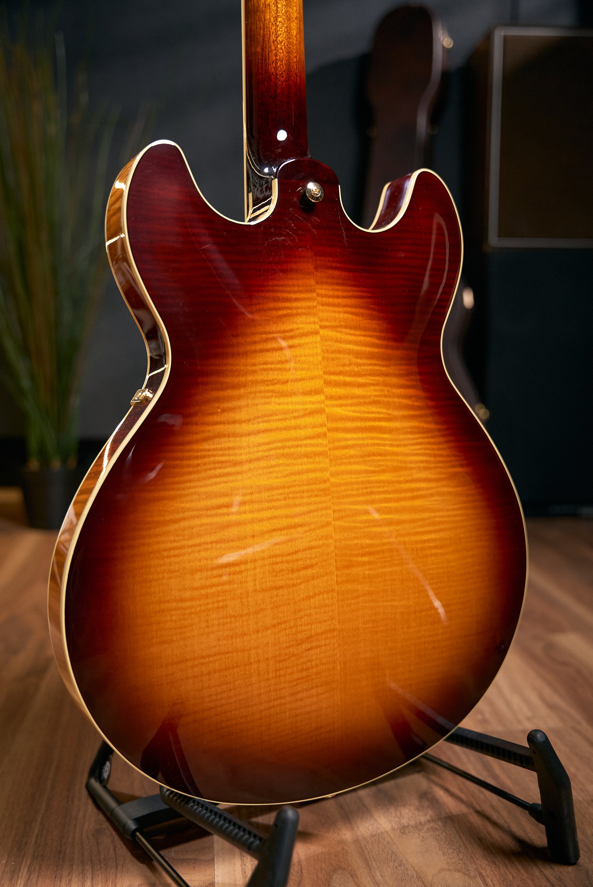 Yamaha SA2200 Semi-Hollow Electric Guitar - Violin Sunburst - Pre-Owned