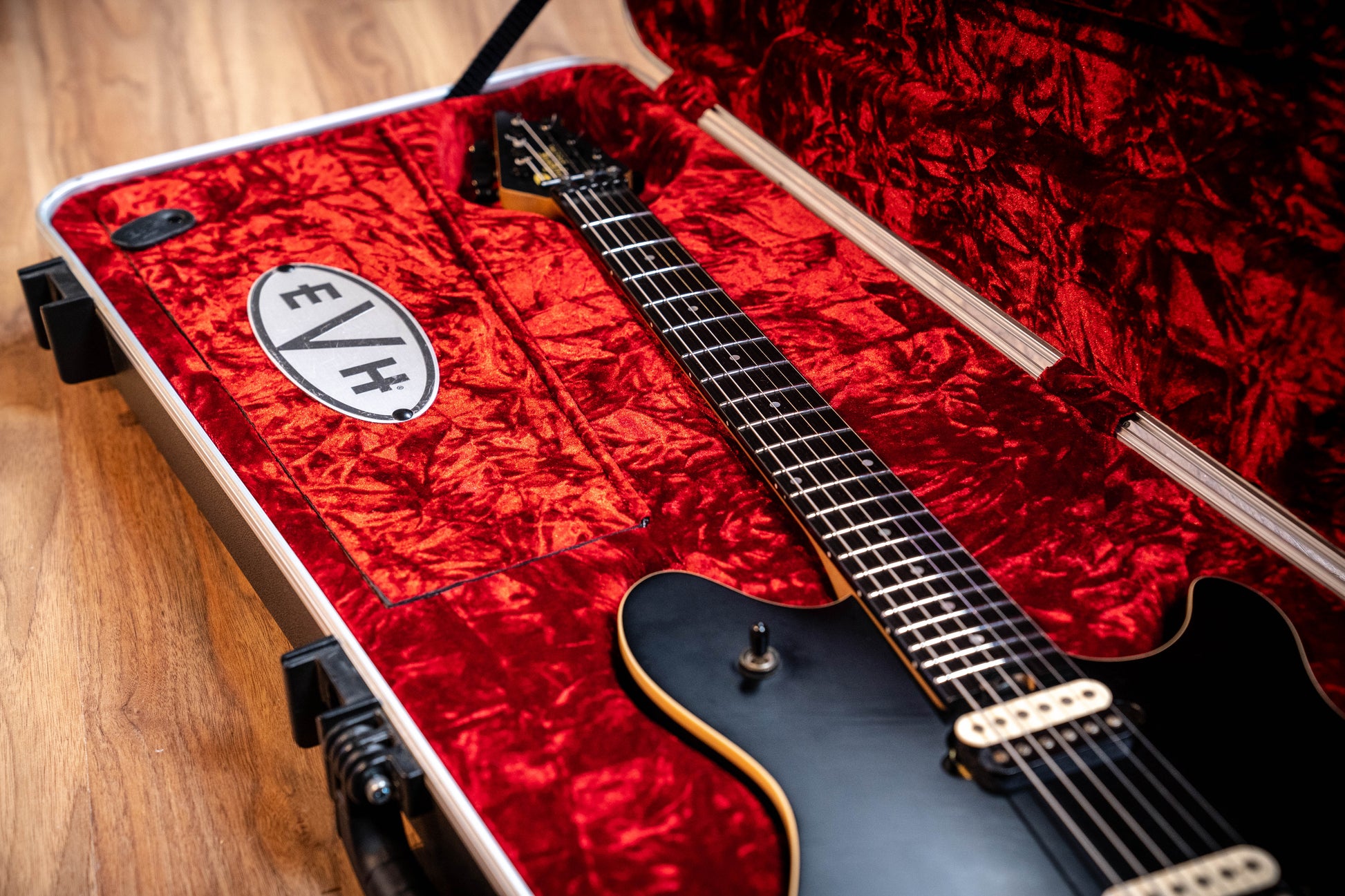 EVH Wolfgang Special Hardtail w/Case - Matte Black - Pre-Owned