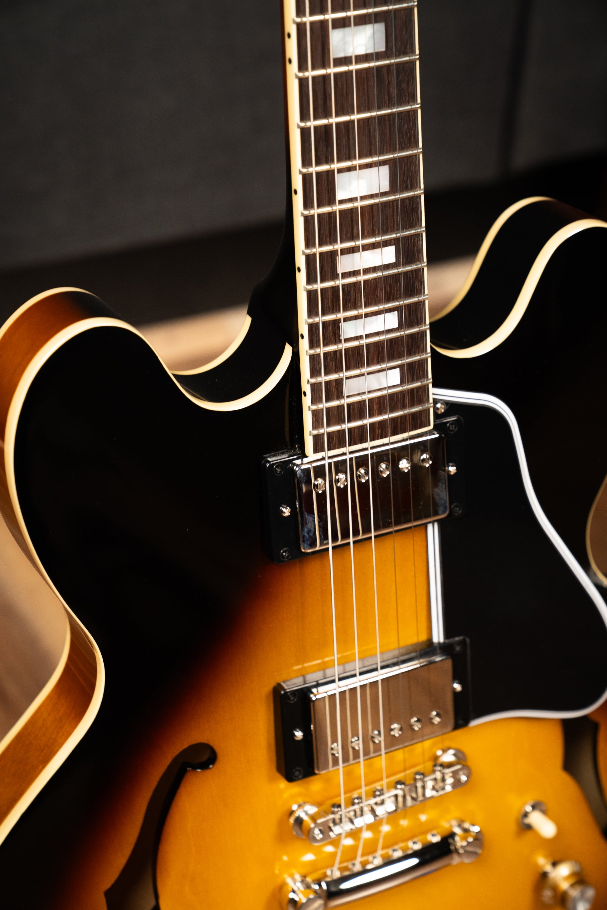 Epiphone 1962 ES-335 Re-issue w/Case - Vintage Burst - Pre-Owned (Mint)