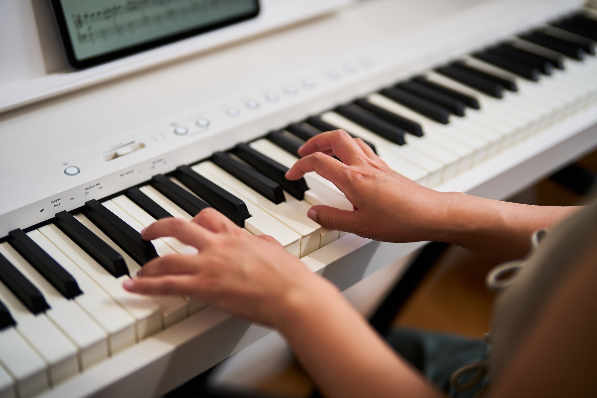 Roland FP-40 Digital Piano White (FP40WH)