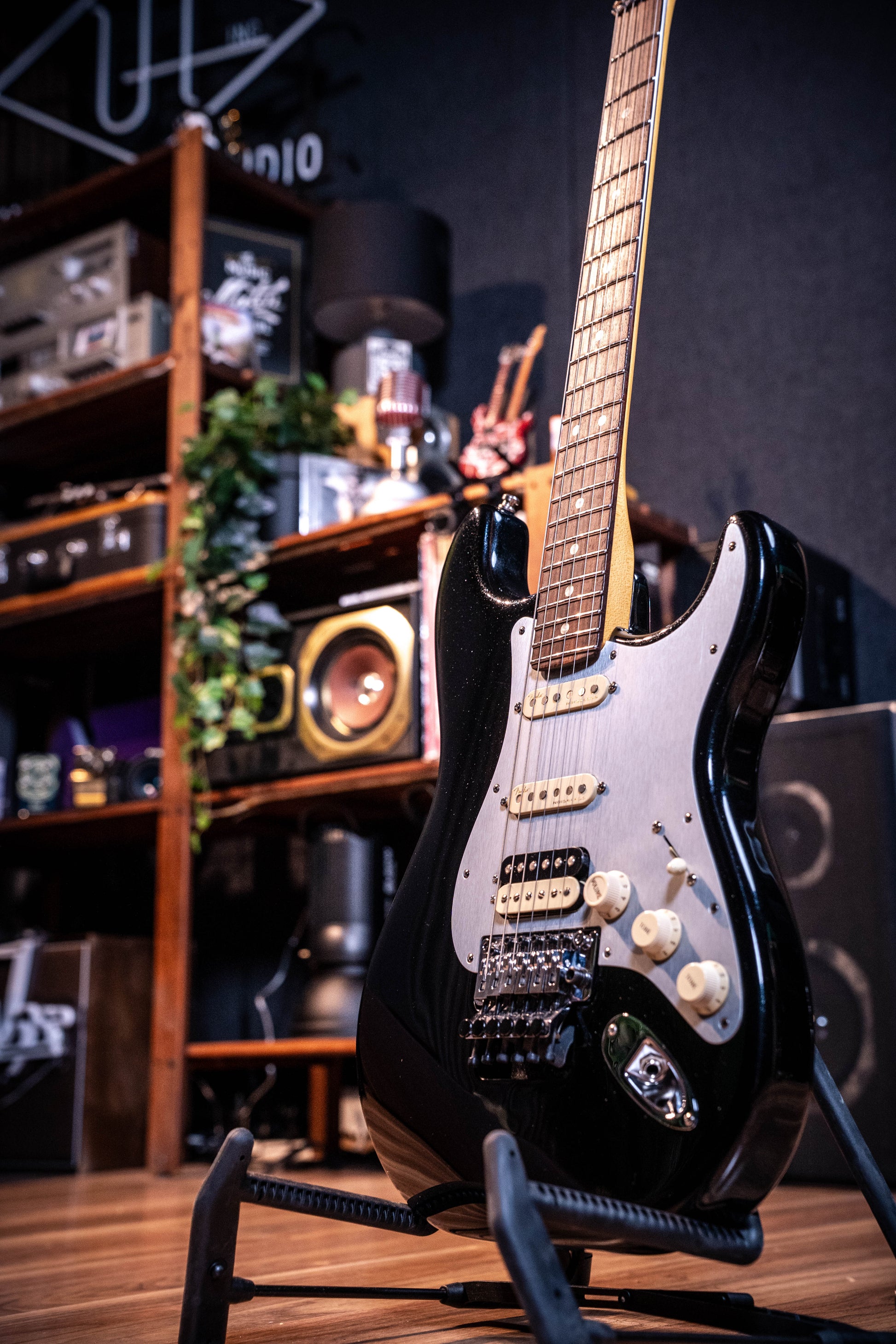 Fender Ultra Luxe Stratocaster HSS FR w/Case - Mystic Black RW - Pre-Owned