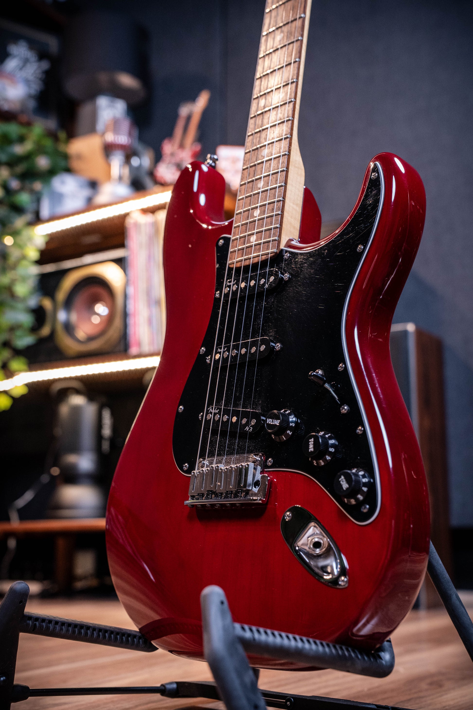 Fender American Deluxe Ash Stratocaster - Wine Transparent - Pre-Owned