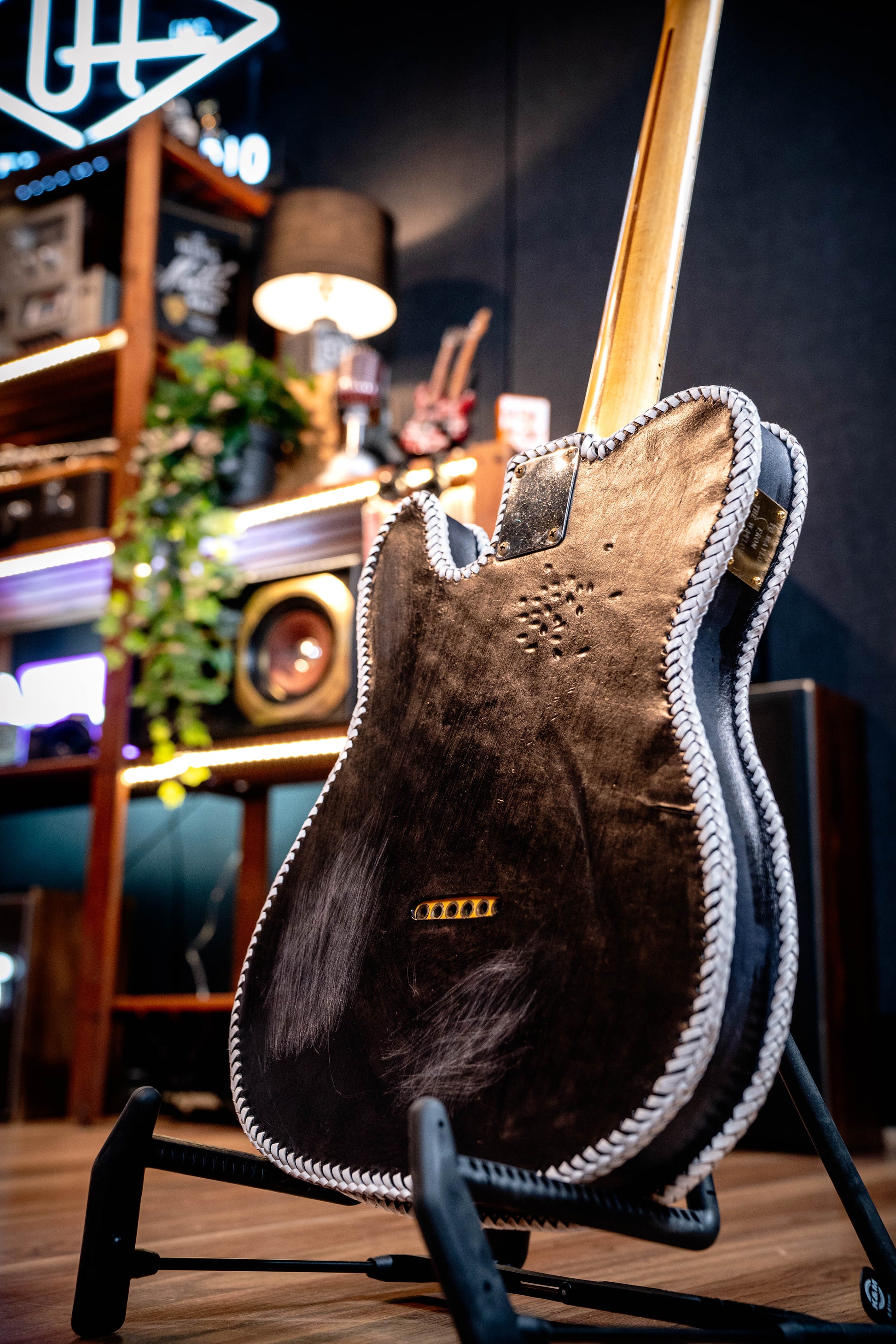 Fender Custom Shop Masterbuilt Waylon Jennings BTB 54' Telecaster Relic - Black and White Tooled Leather over Butterscotch Blonde