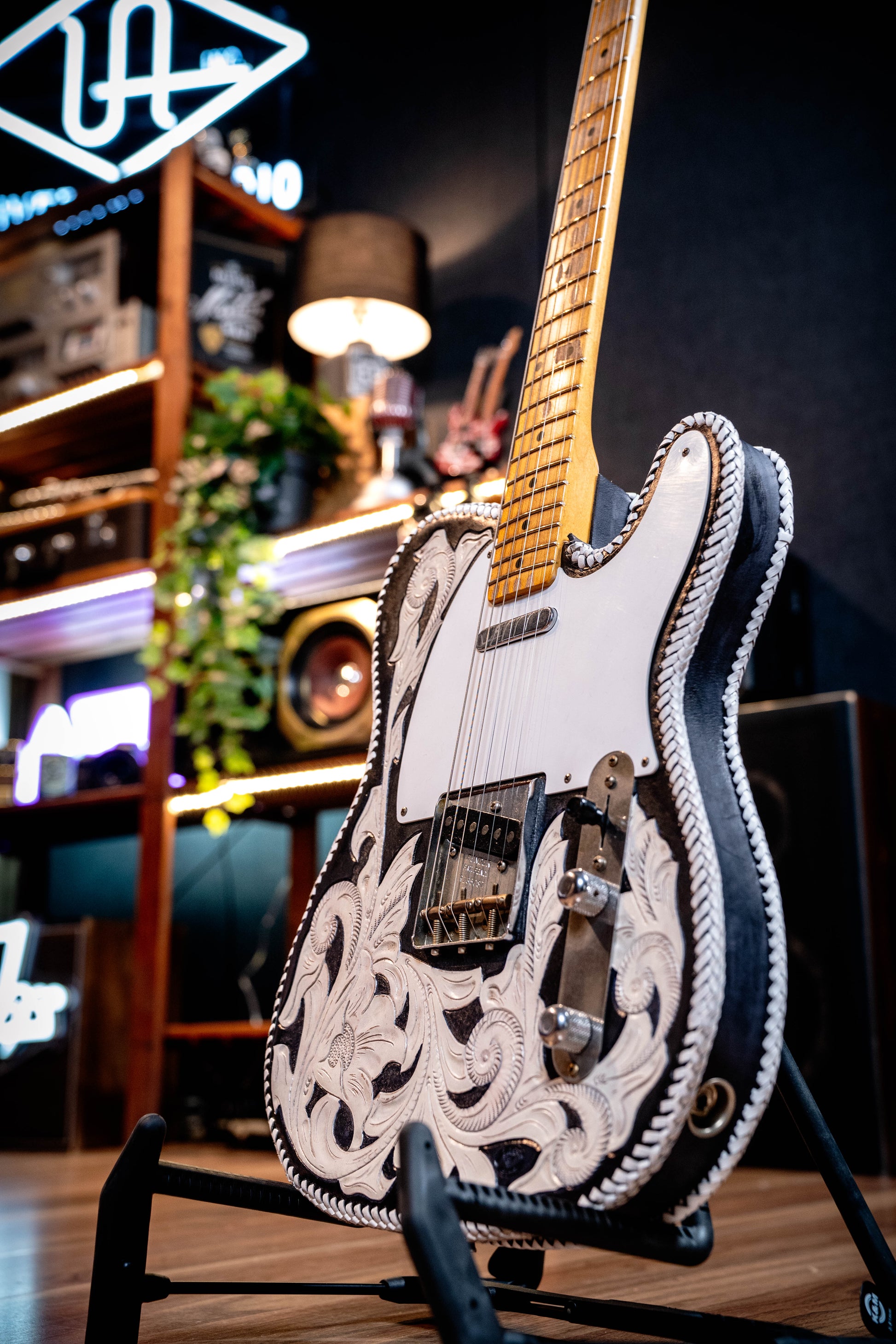 Fender Custom Shop Masterbuilt Waylon Jennings BTB 54' Telecaster Relic - Black and White Tooled Leather over Butterscotch Blonde