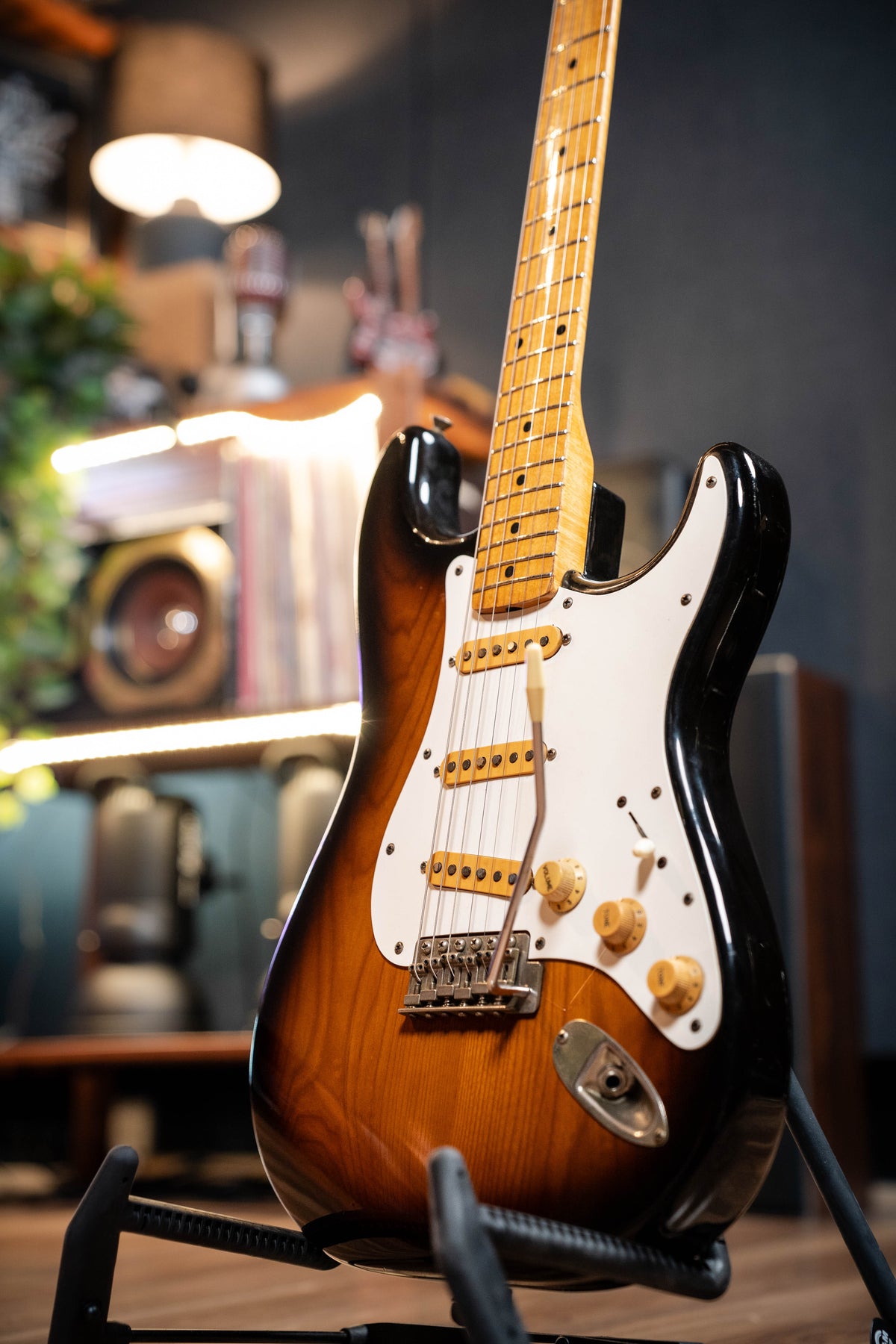 Fernandes FST60 Stone Logo Strat w/Gigbag - Sunburst - Pre-Owned