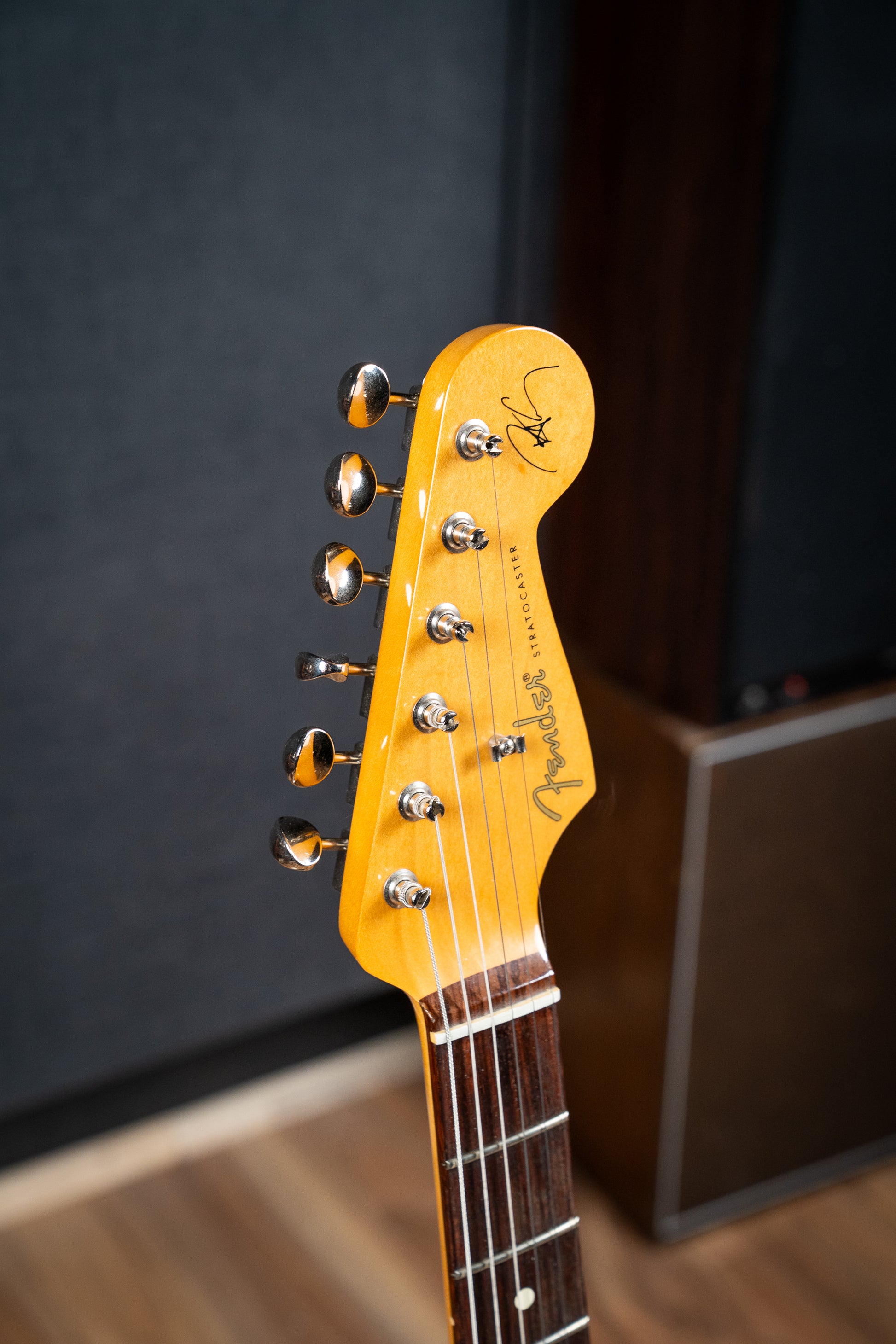 Fender Robert Cray Signature HT Stratocaster w/Gigbag - Sunburst - Pre-Owned