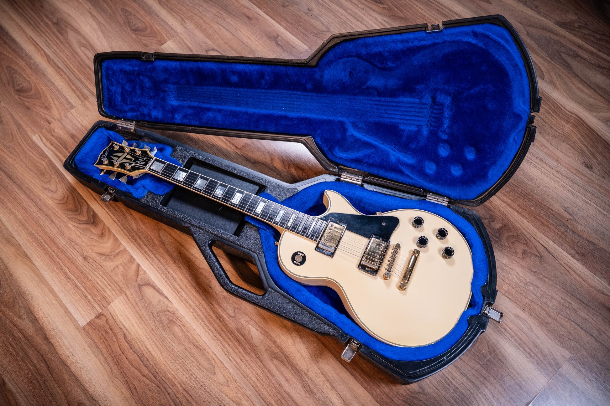 Gibson '87 Les Paul Custom w/Chainsaw Case - Classic White - Pre-Owned