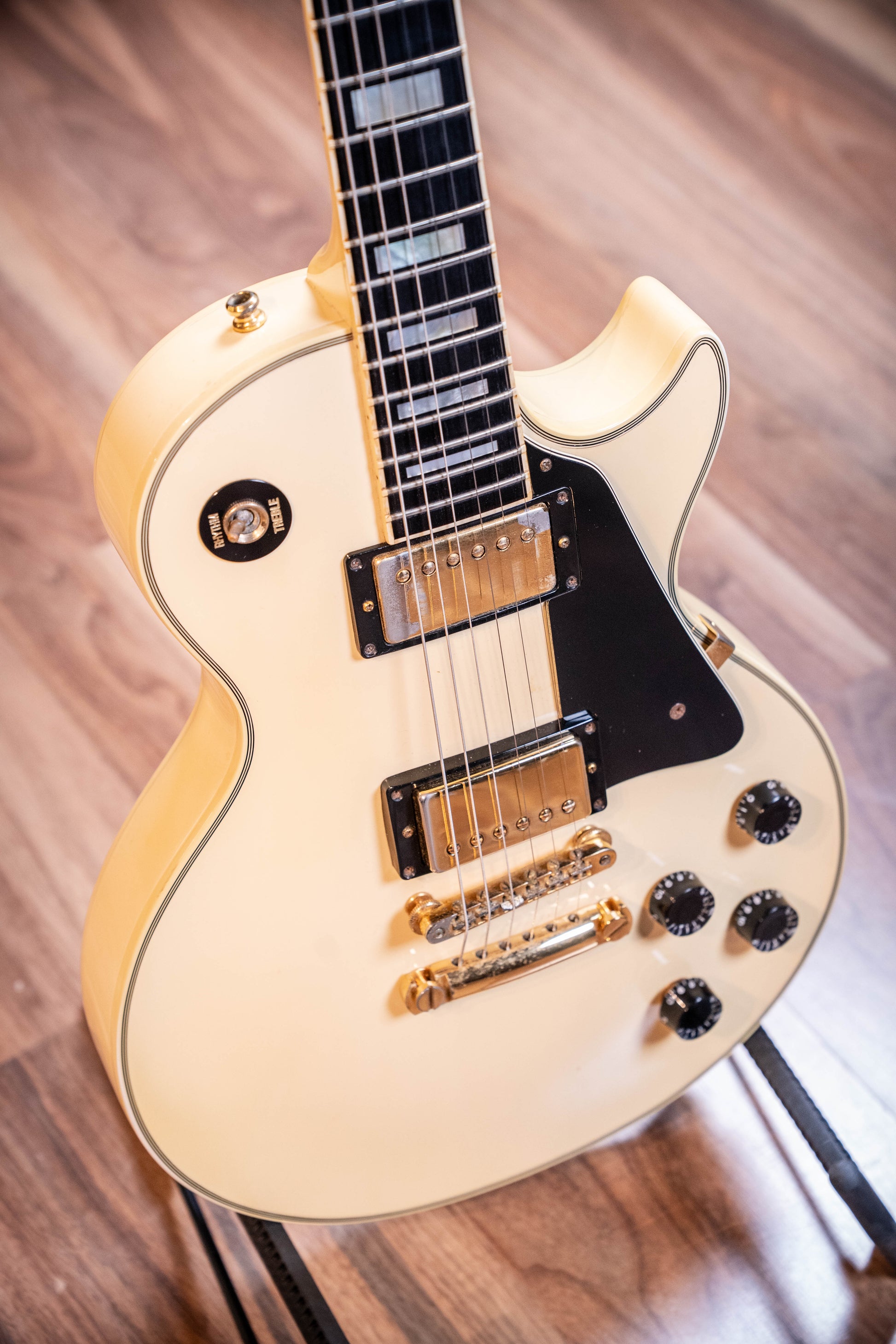 Gibson '87 Les Paul Custom w/Chainsaw Case - Classic White - Pre-Owned