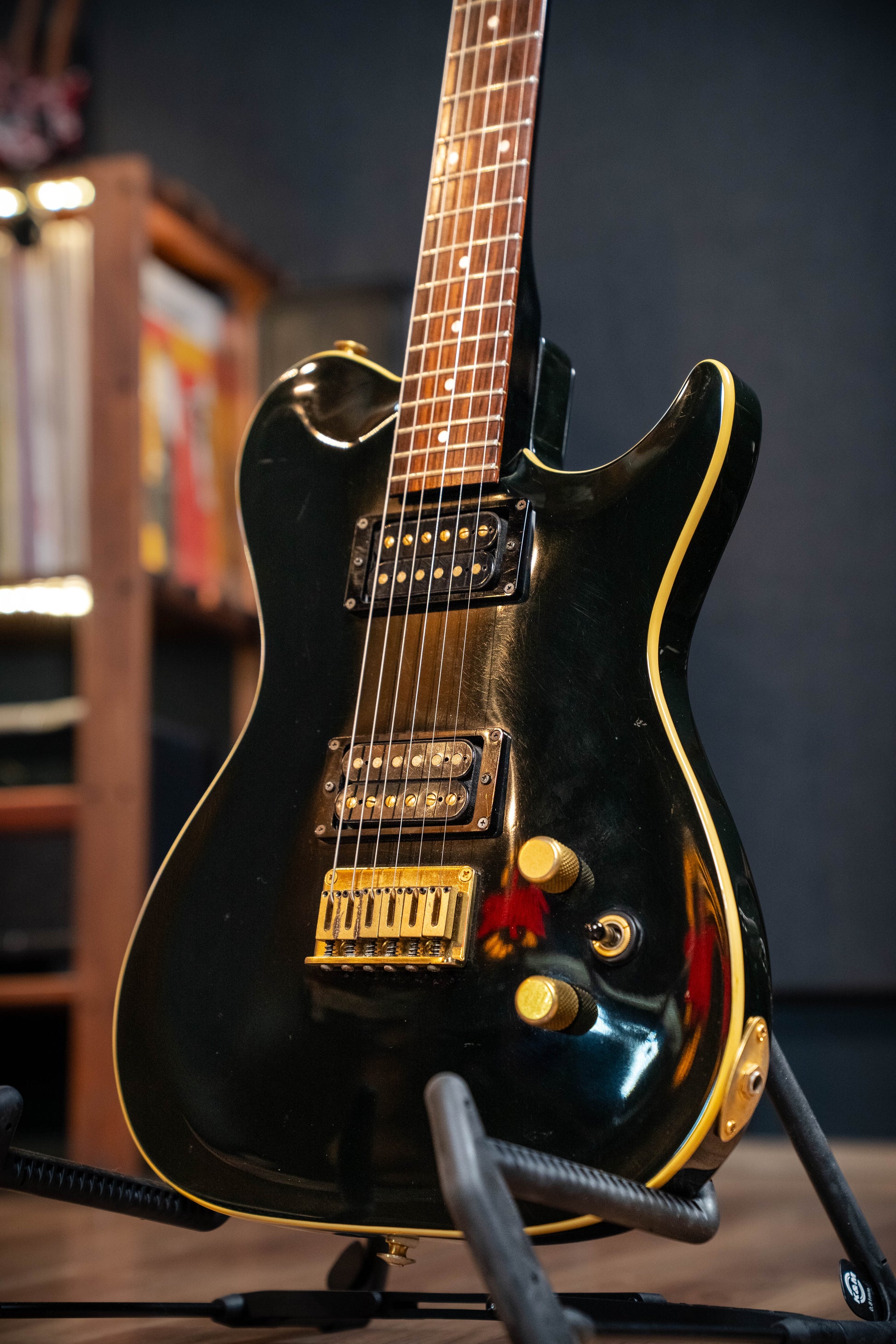 Greco TRH60 Electric Guitar w/Case - Black - Pre-Owned