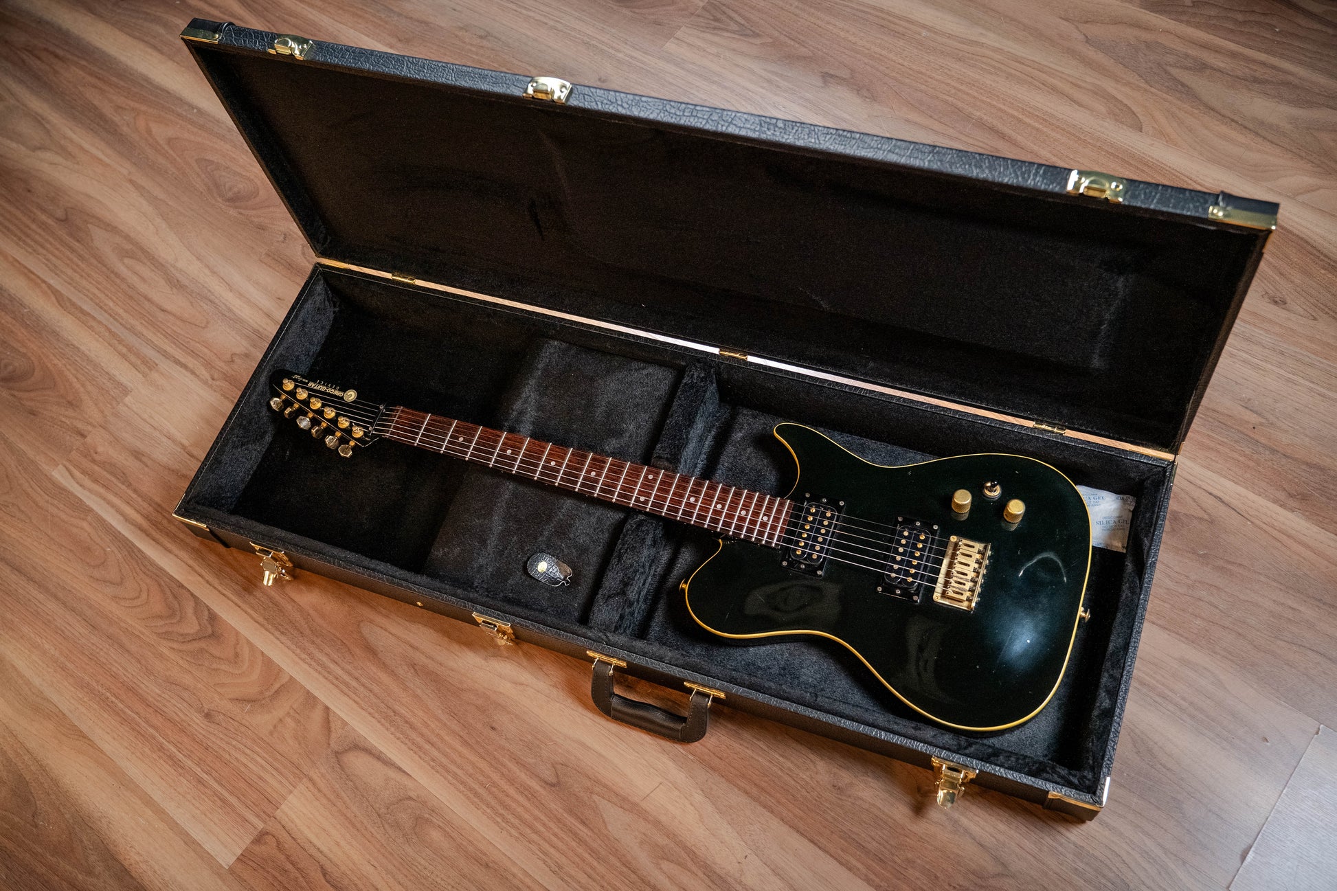 Greco TRH60 Electric Guitar w/Case - Black - Pre-Owned