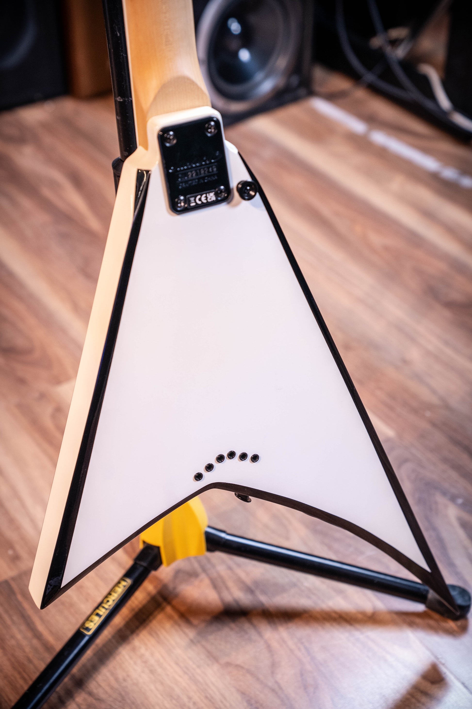 Jackson JS Series Rhoads JS32T - White w/Black Bevels - Pre-Owned