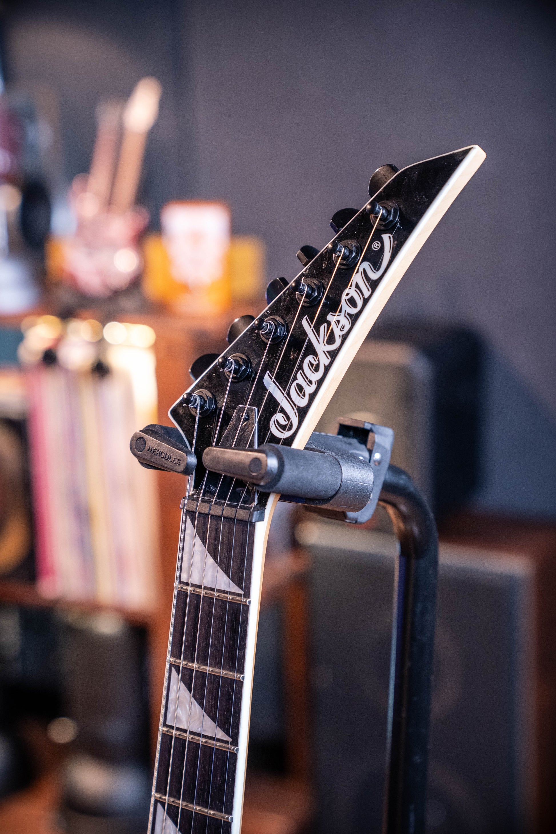 Jackson JS Series Rhoads JS32T - White w/Black Bevels - Pre-Owned