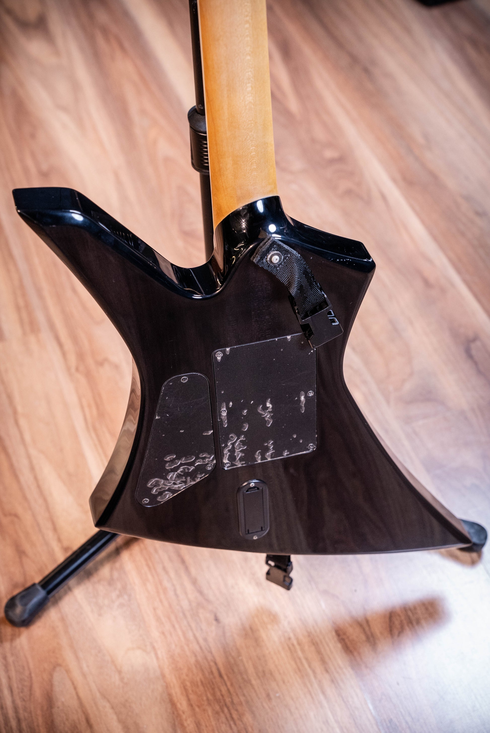 Jackson Kelly KEXMG w/Case - Trans Black - Pre-Owned