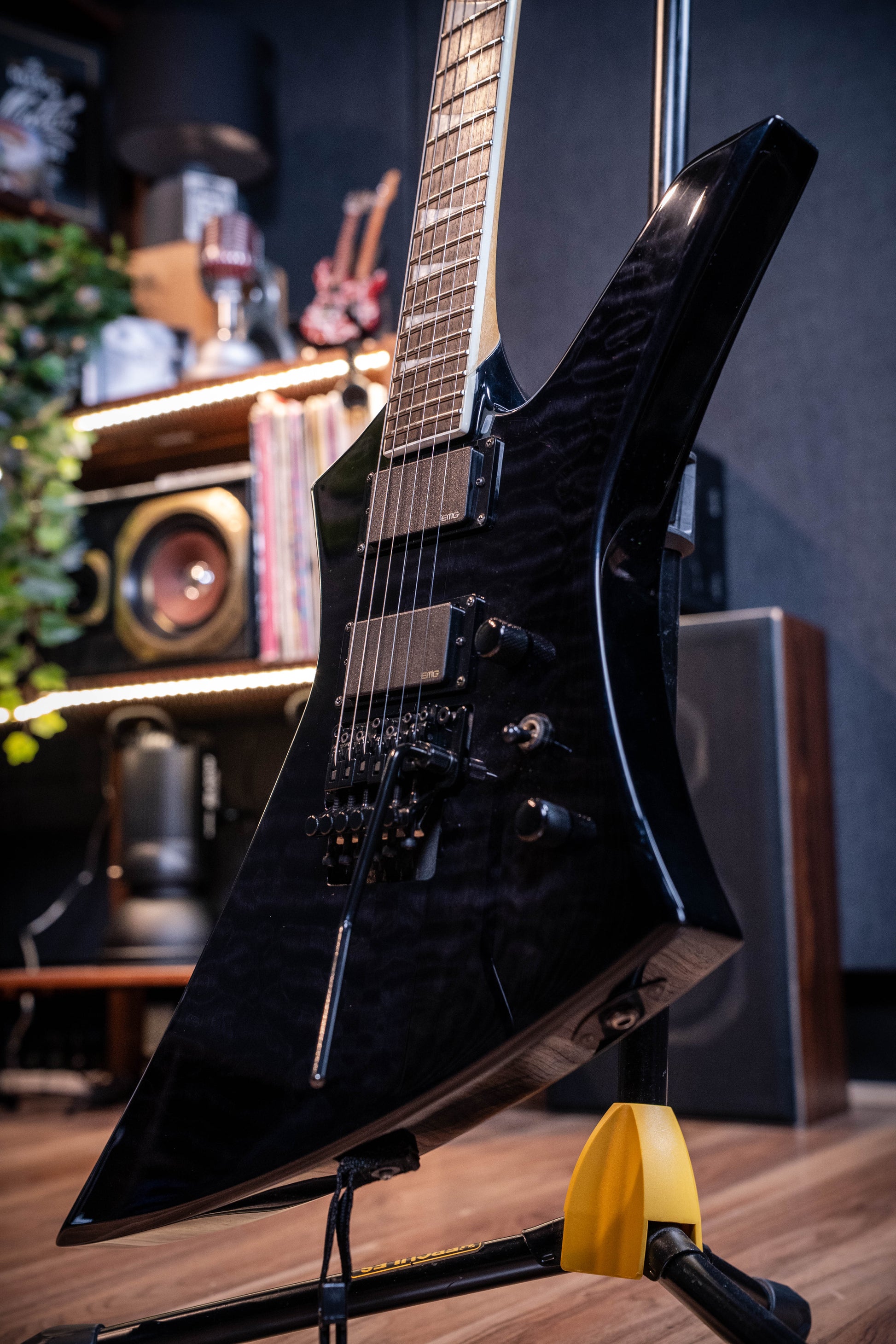 Jackson Kelly KEXMG w/Case - Trans Black - Pre-Owned