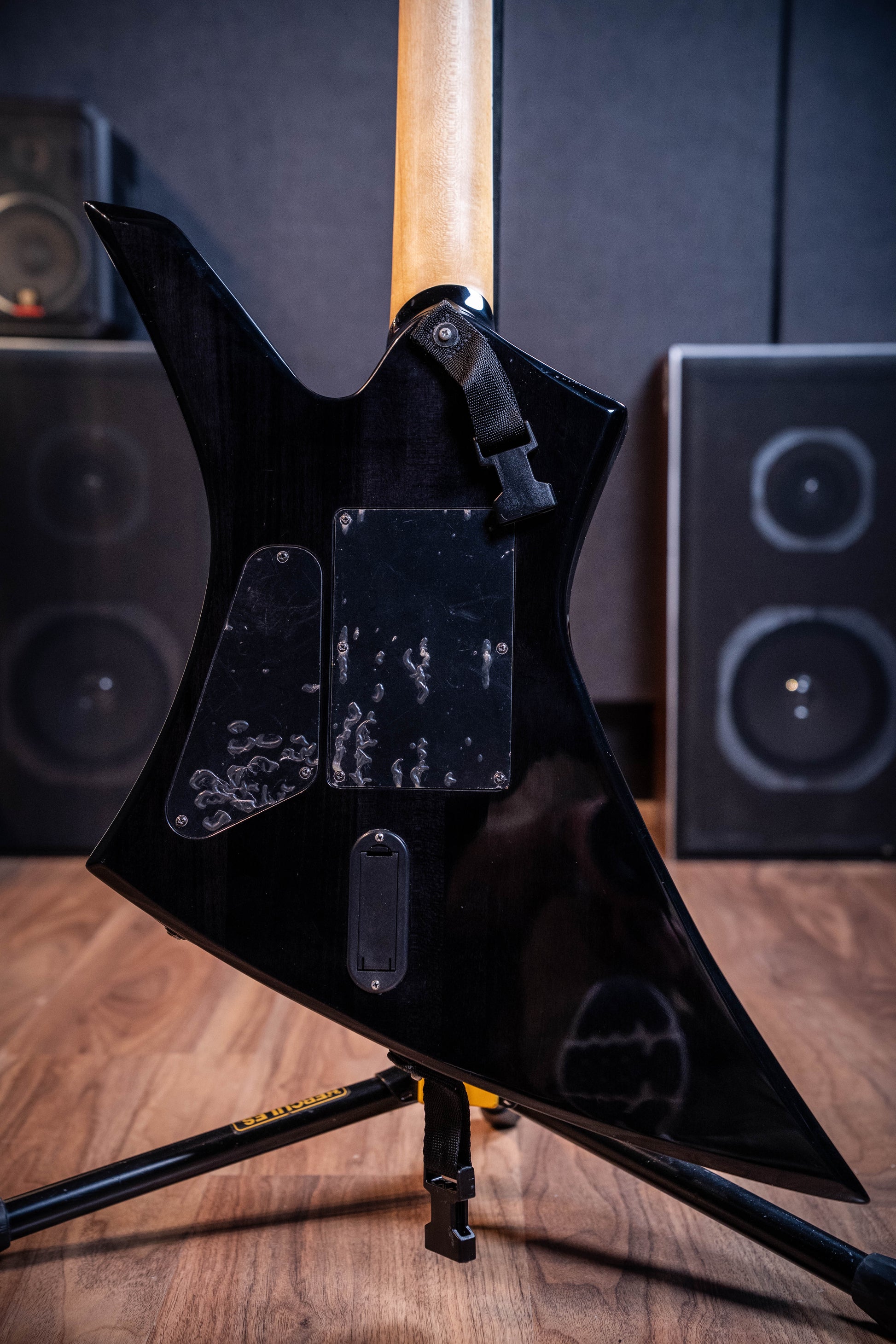 Jackson Kelly KEXMG w/Case - Trans Black - Pre-Owned