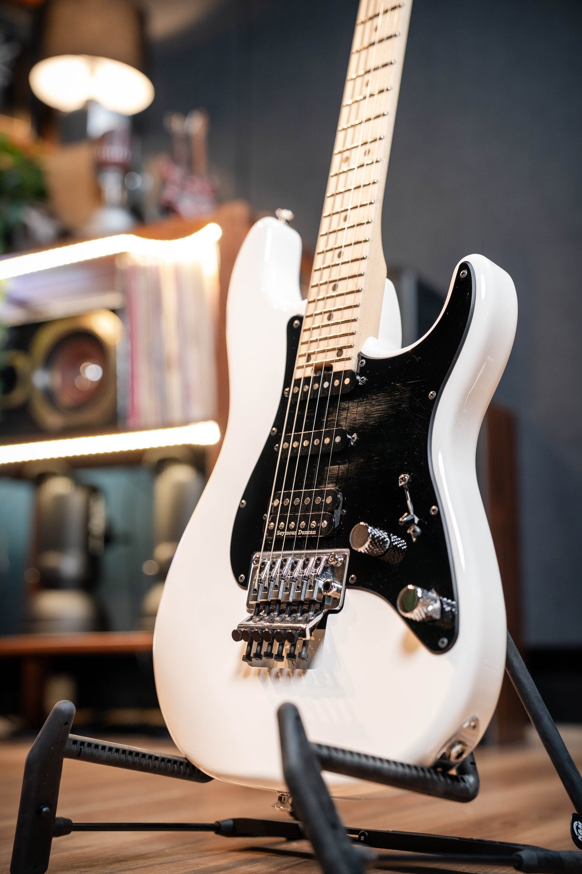 Charvel MJ SoCal HSS FR w/Semi-Hard Case - White - Pre-Owned