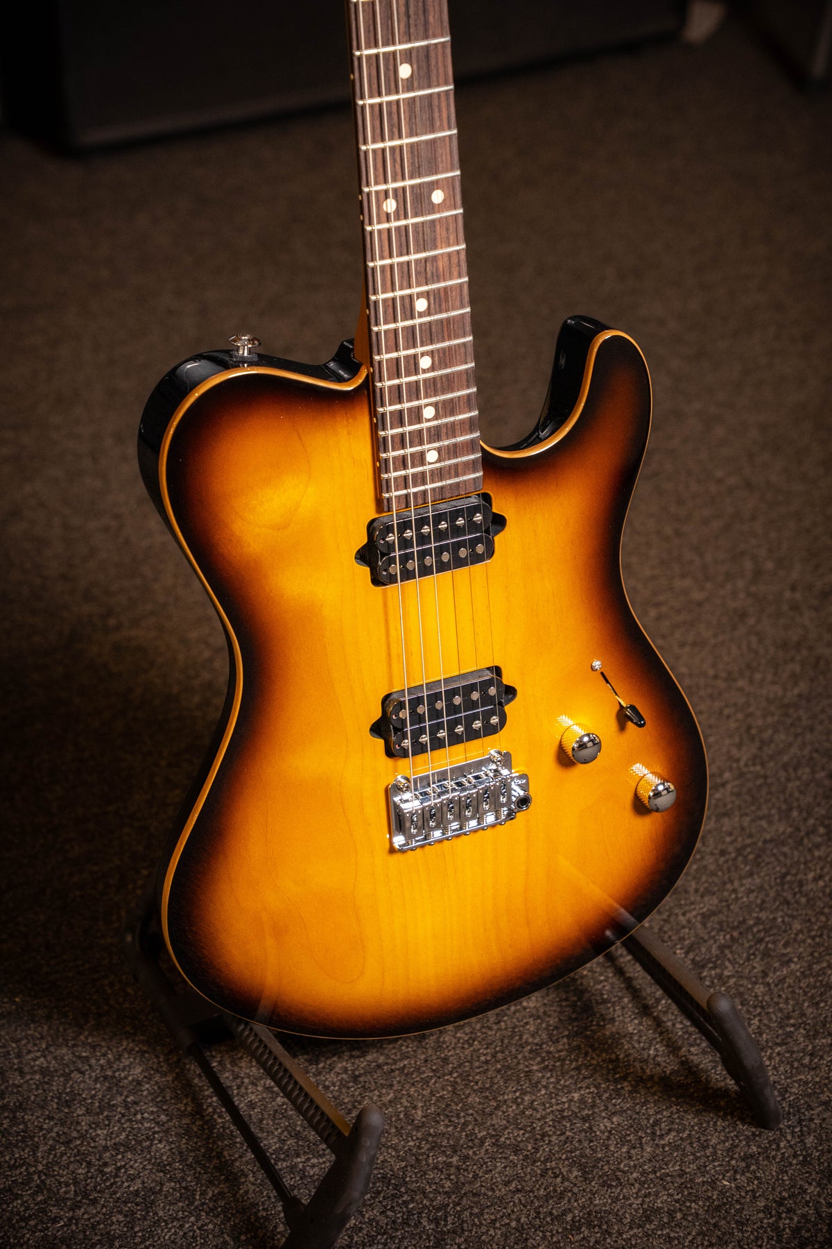 Suhr OSO Electric Guitar - Alder - 2-Tone Tobacco Burst RW - 2-Post Tremolo