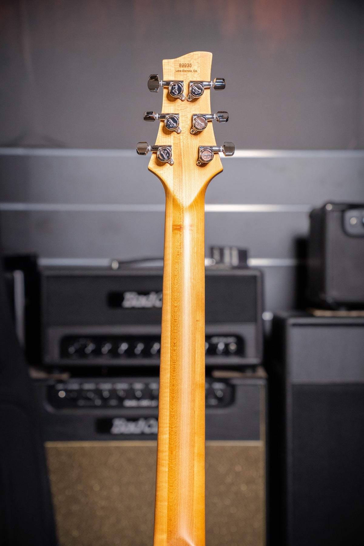 Suhr OSO Electric Guitar - Alder - 2-Tone Tobacco Burst RW - 2-Post Tremolo