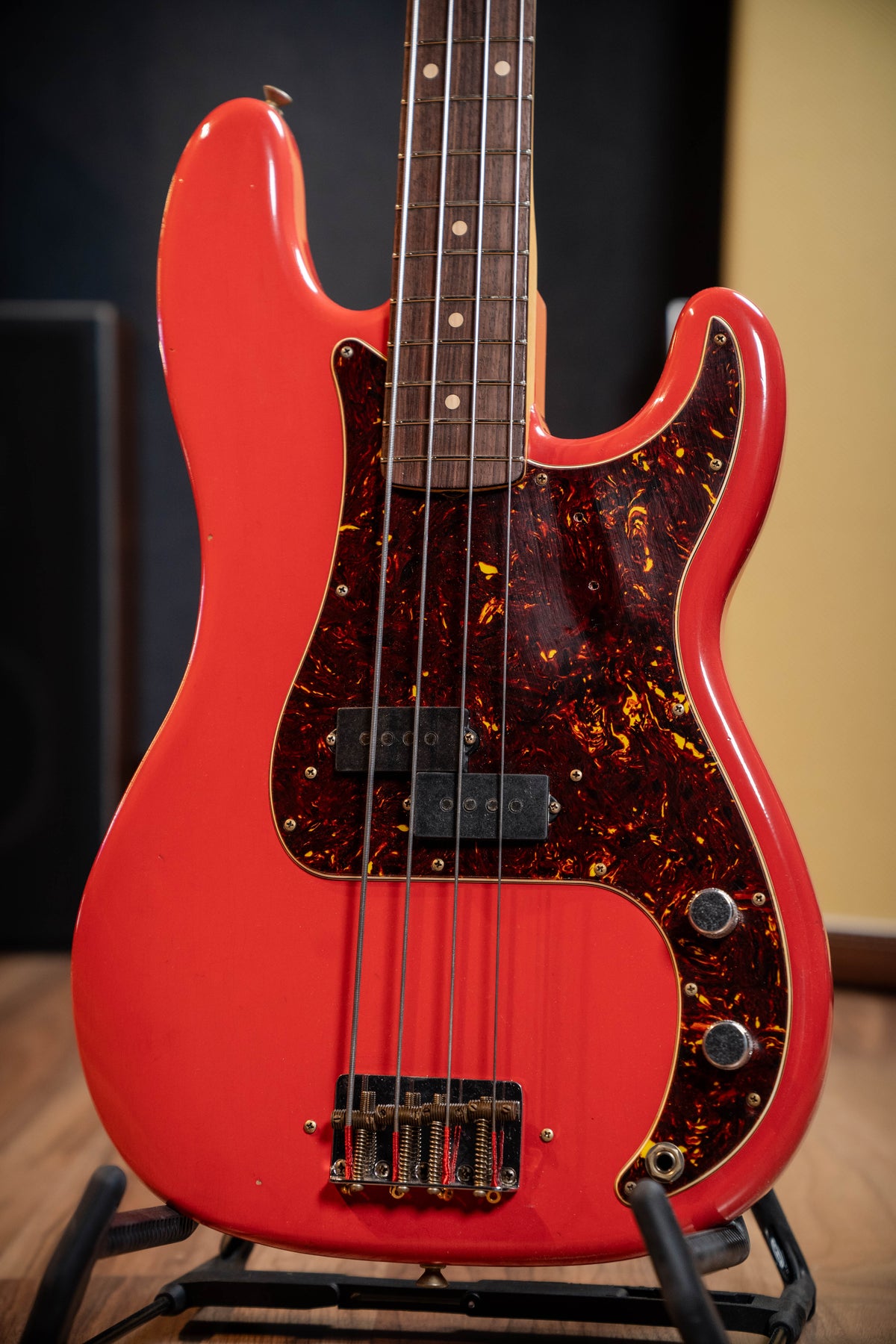 Fender Custom Shop Pino Palladino Signature Precision Bass - Fiesta Red over Desert Sand