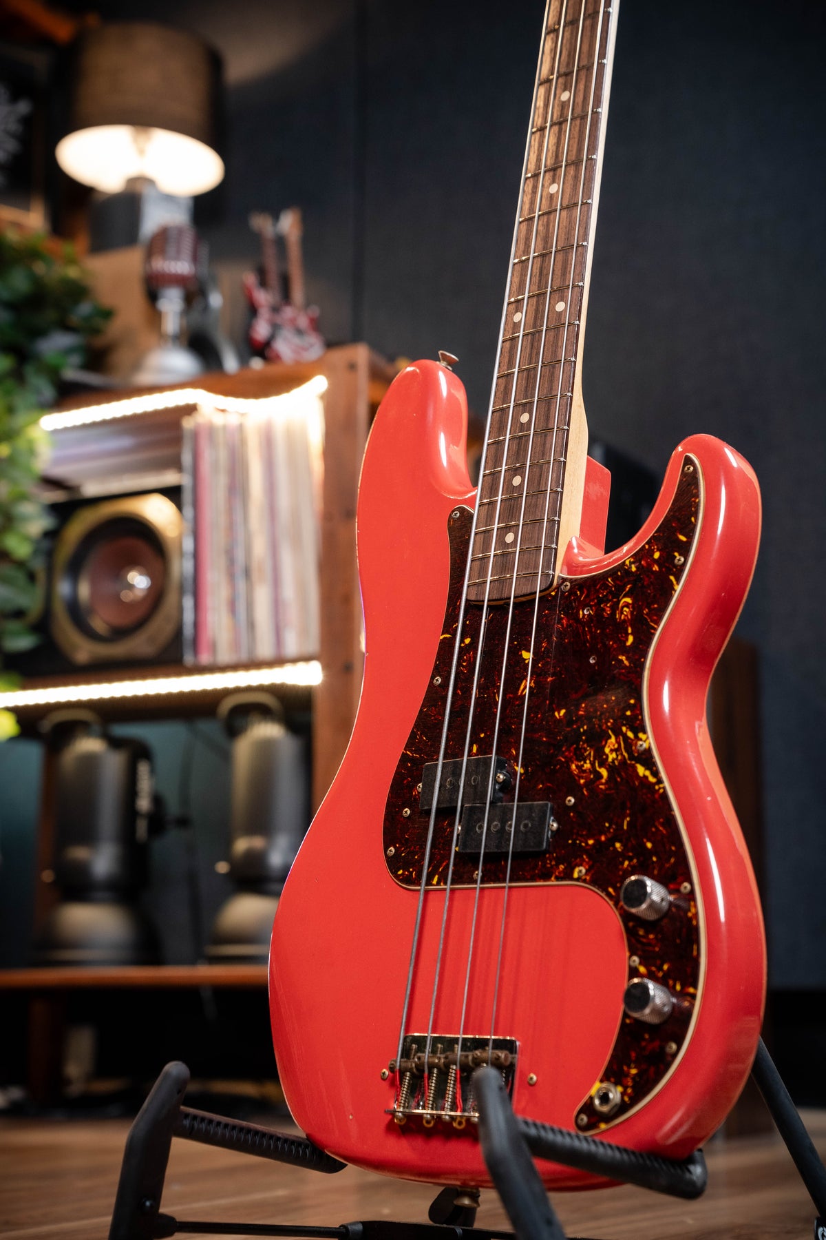 Fender Custom Shop Pino Palladino Signature Precision Bass - Fiesta Red over Desert Sand