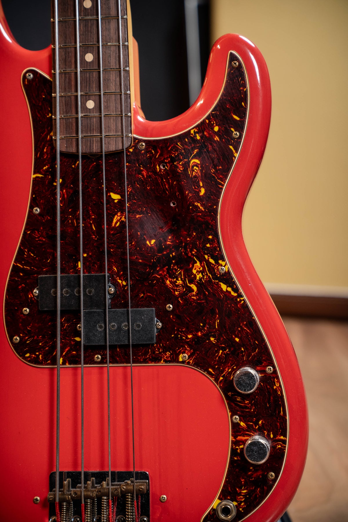Fender Custom Shop Pino Palladino Signature Precision Bass - Fiesta Red over Desert Sand