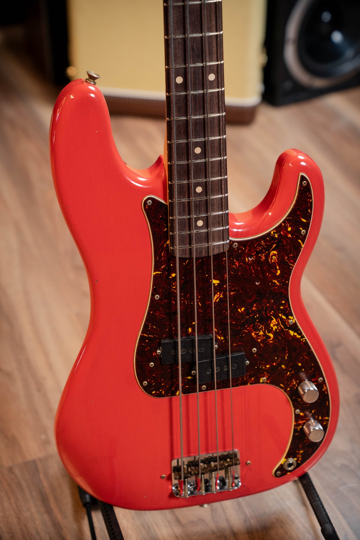 Fender Custom Shop Pino Palladino Signature Precision Bass - Fiesta Red over Desert Sand