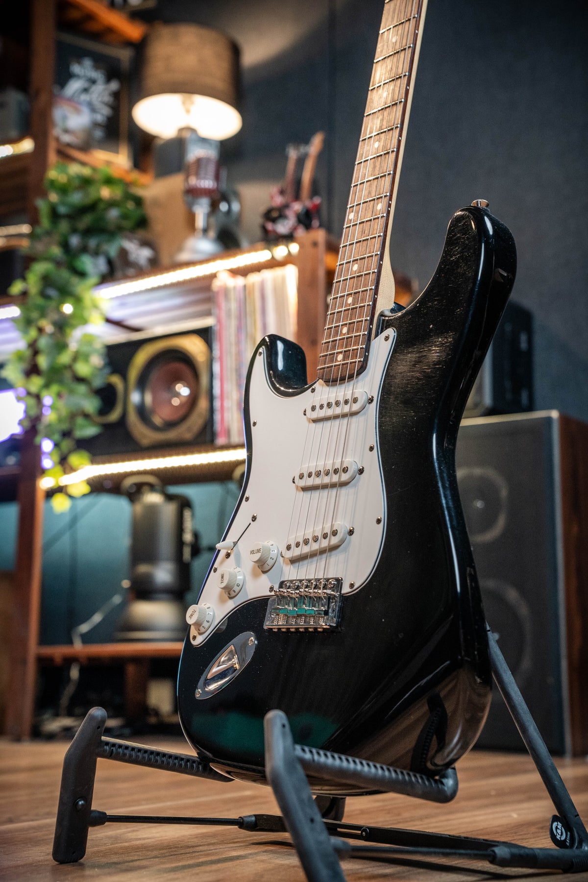 Squier MIK Stratocaster w/Case - Black - Left Handed - Pre-Owned (Circa '98)