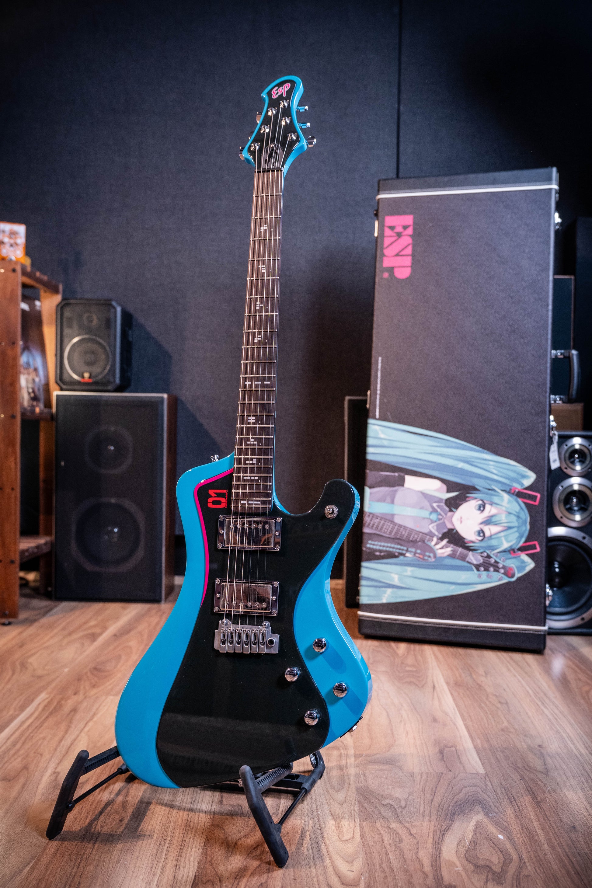 ESP Stream-Miku-Custom w/Original Case + Certificate - #012 - Pre-Owned