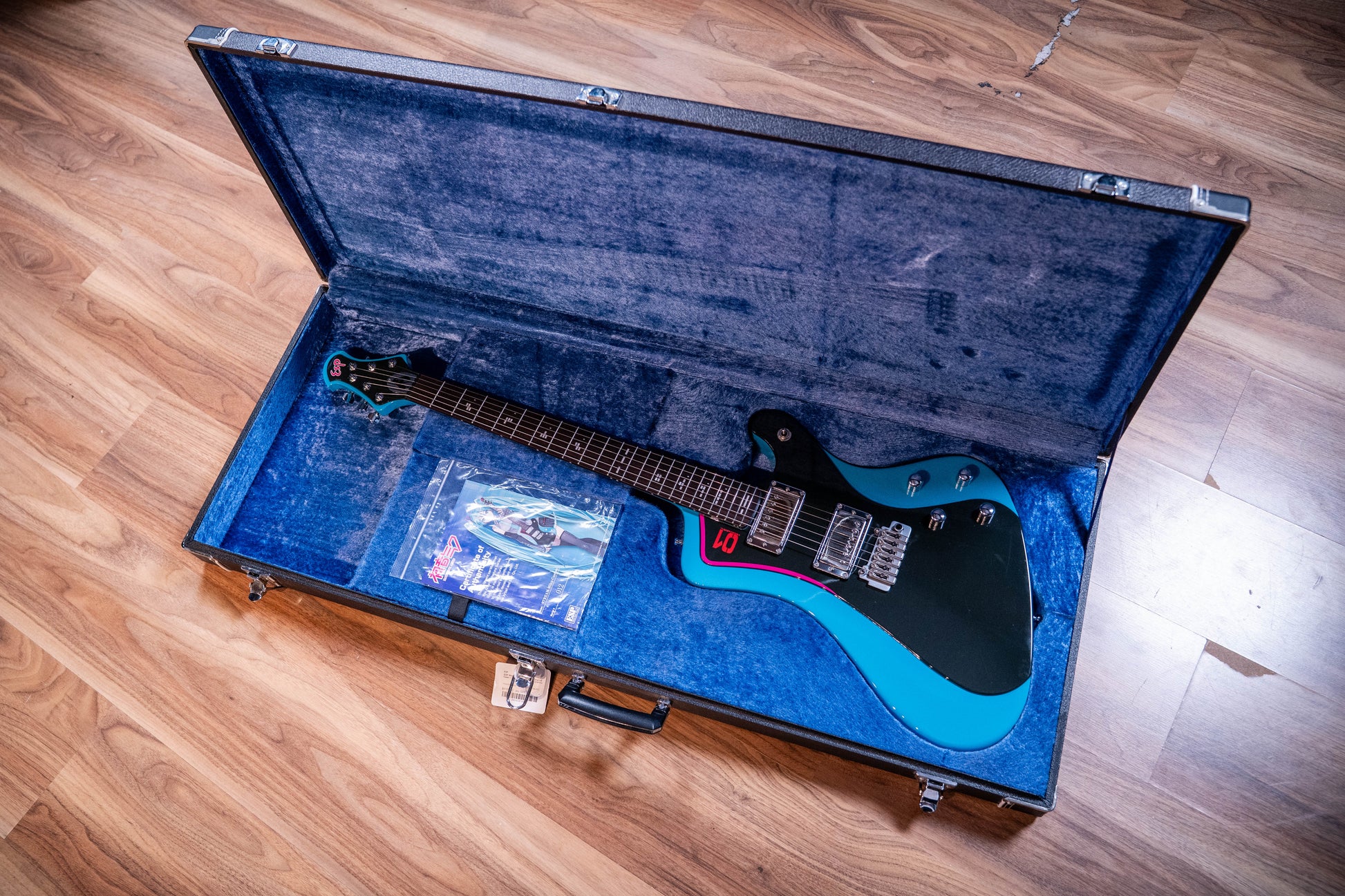 ESP Stream-Miku-Custom w/Original Case + Certificate - #012 - Pre-Owned