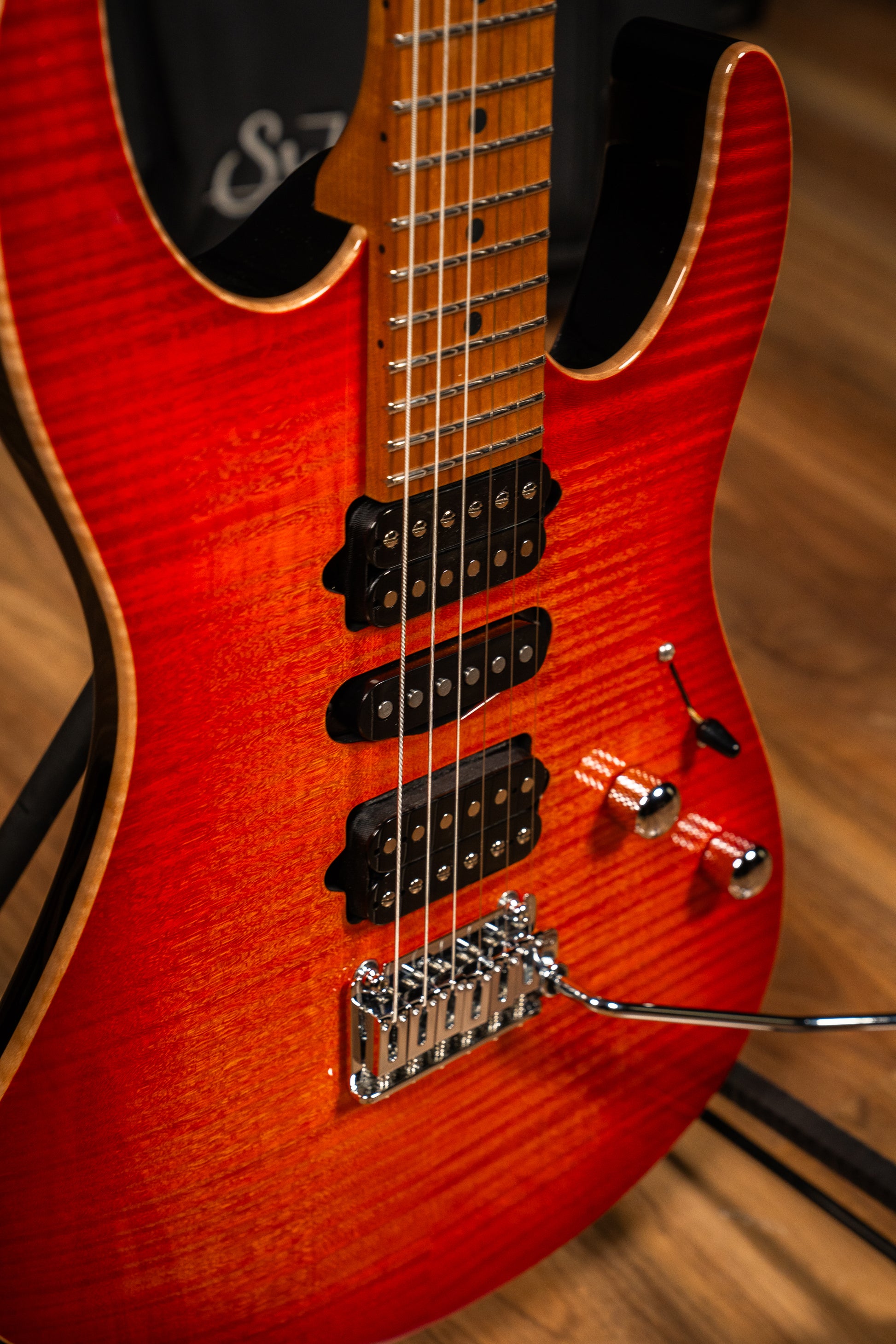 Suhr Modern Plus HSH w/Deluxe Gigbag - Roasted Maple Fingerboard - Fireburst