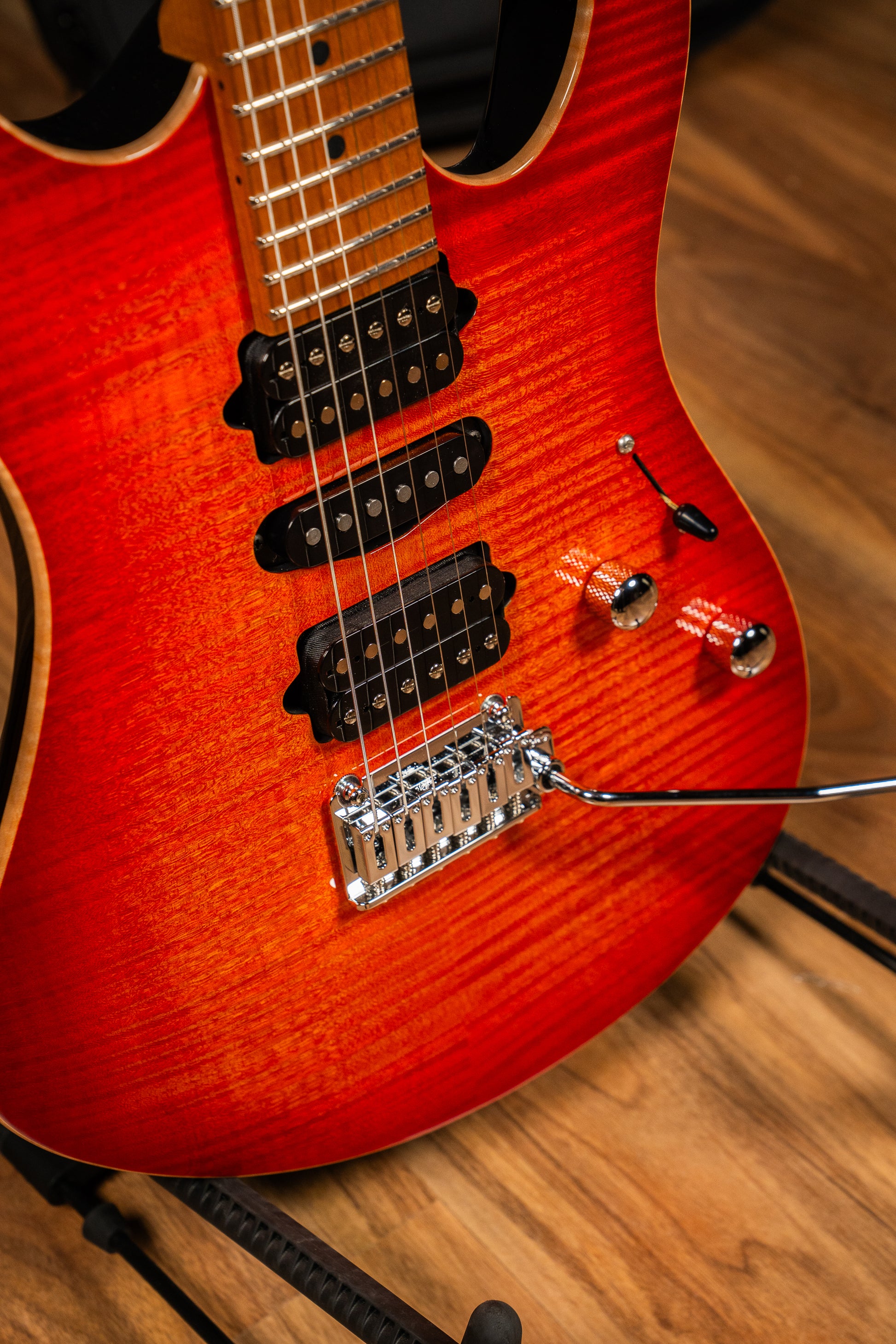 Suhr Modern Plus HSH w/Deluxe Gigbag - Roasted Maple Fingerboard - Fireburst