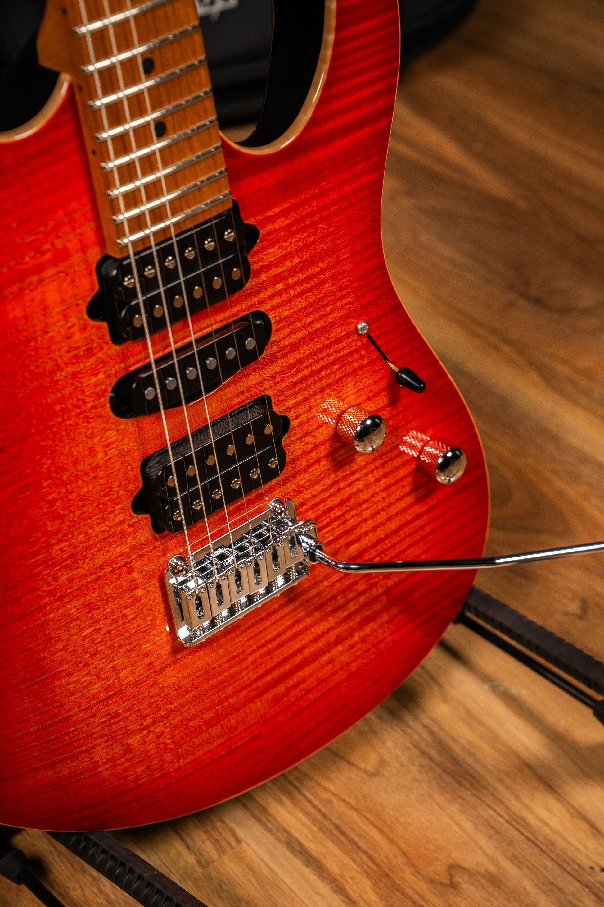 Suhr Modern Plus HSH w/Deluxe Gigbag - Roasted Maple Fingerboard - Fireburst