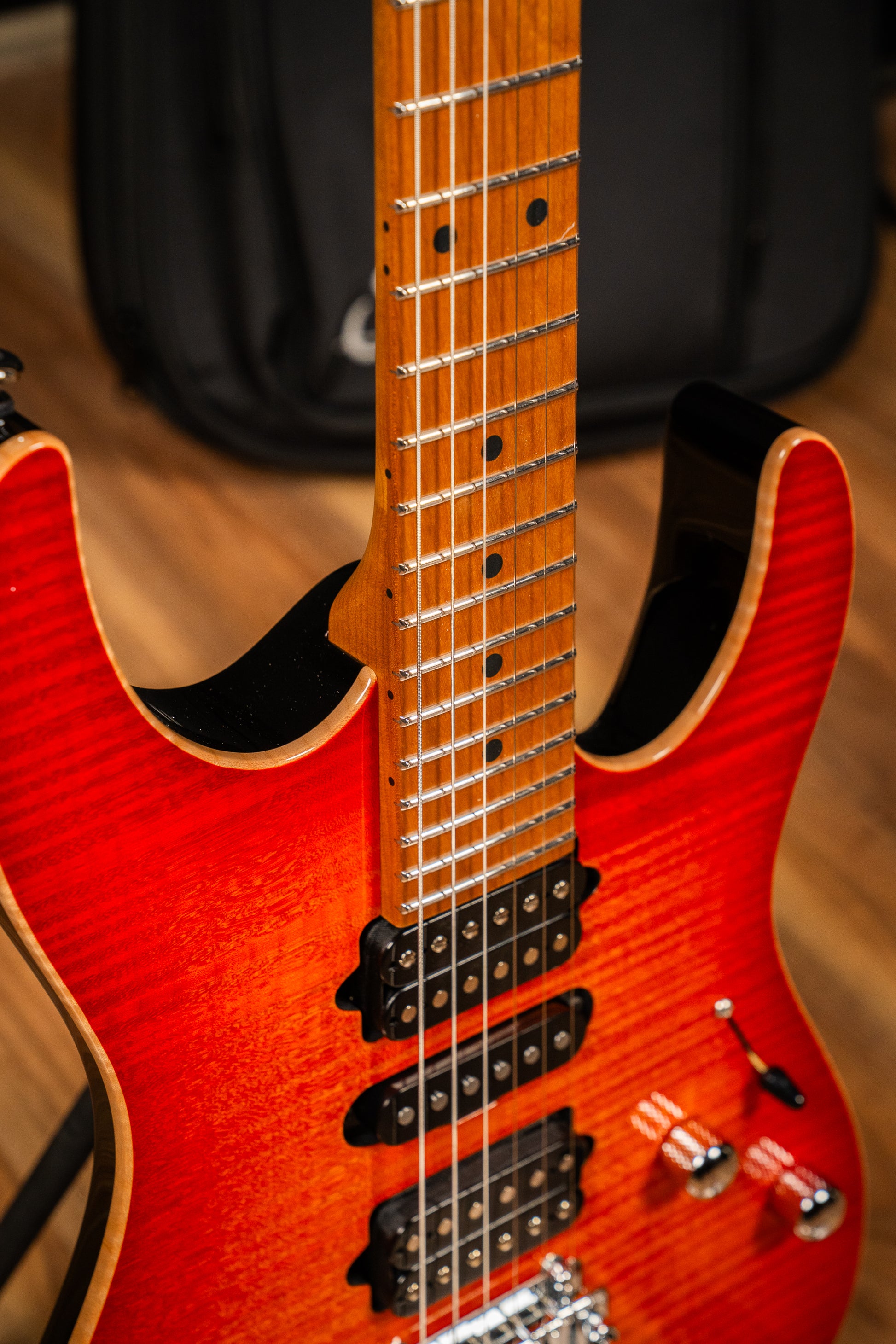 Suhr Modern Plus HSH w/Deluxe Gigbag - Roasted Maple Fingerboard - Fireburst