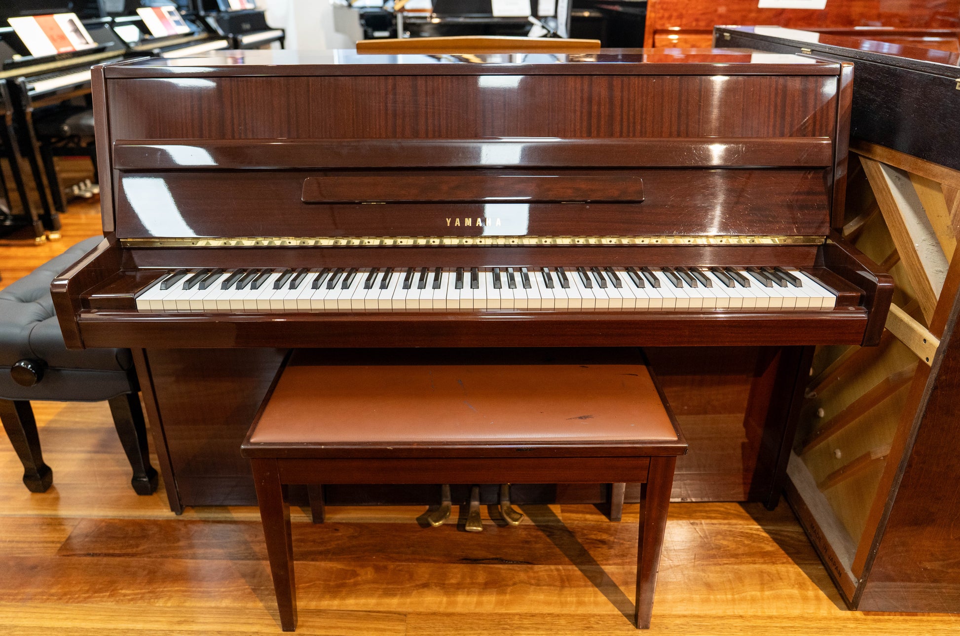 Yamaha M5J Upright Piano w/Bench - Mahogany Polish - Pre-Owned