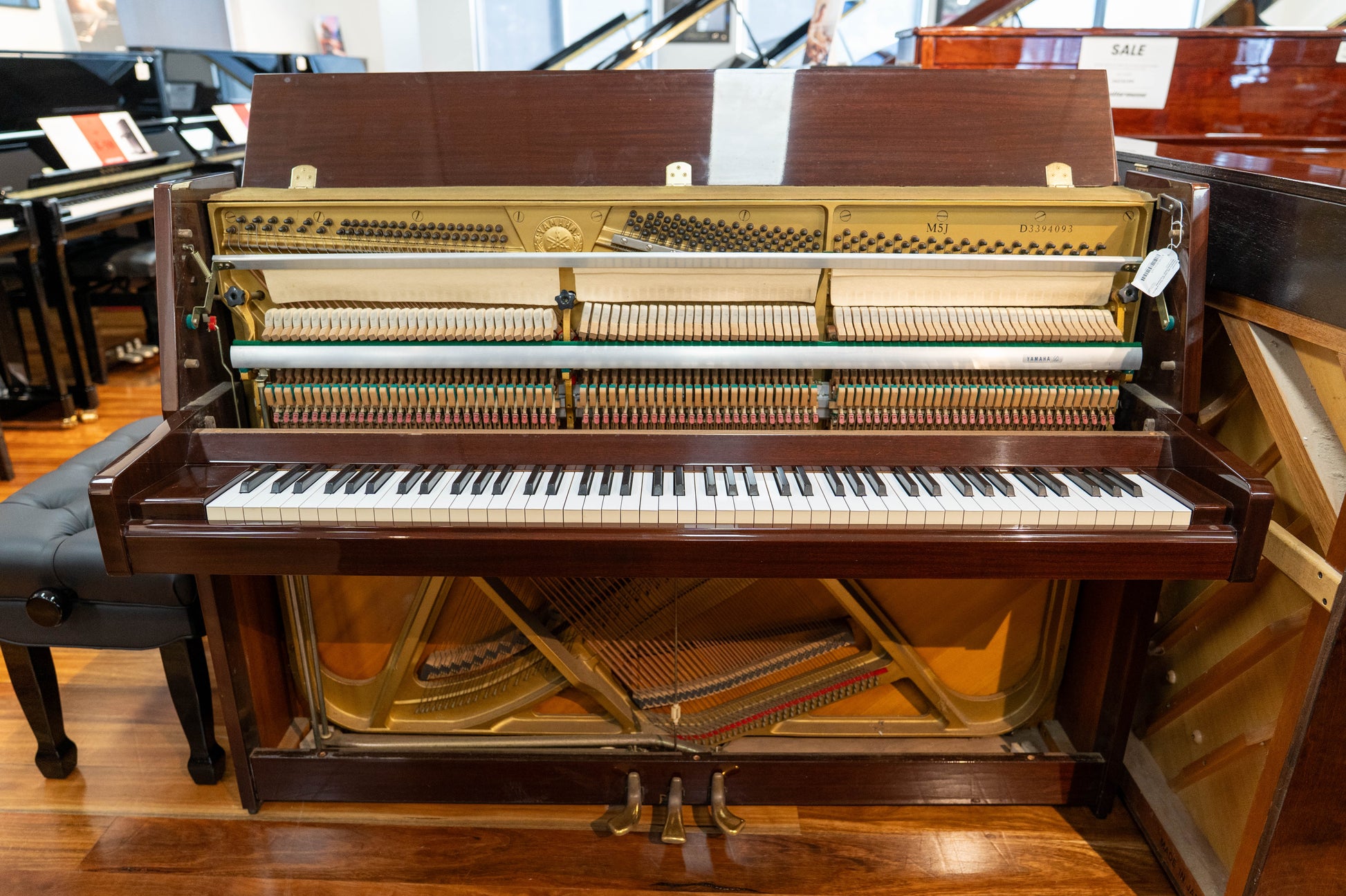 Yamaha M5J Upright Piano w/Bench - Mahogany Polish - Pre-Owned