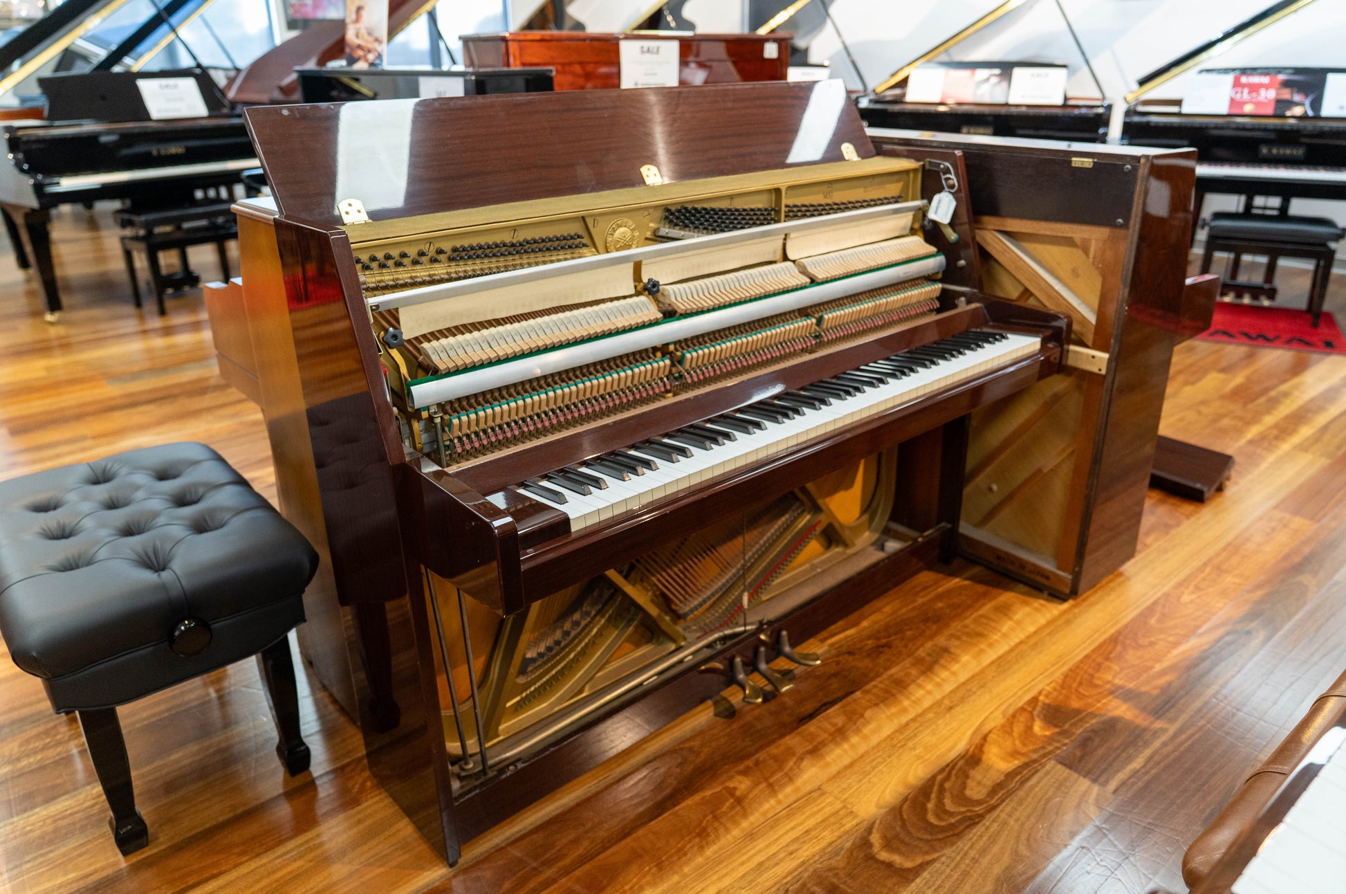 Yamaha M5J Upright Piano w/Bench - Mahogany Polish - Pre-Owned