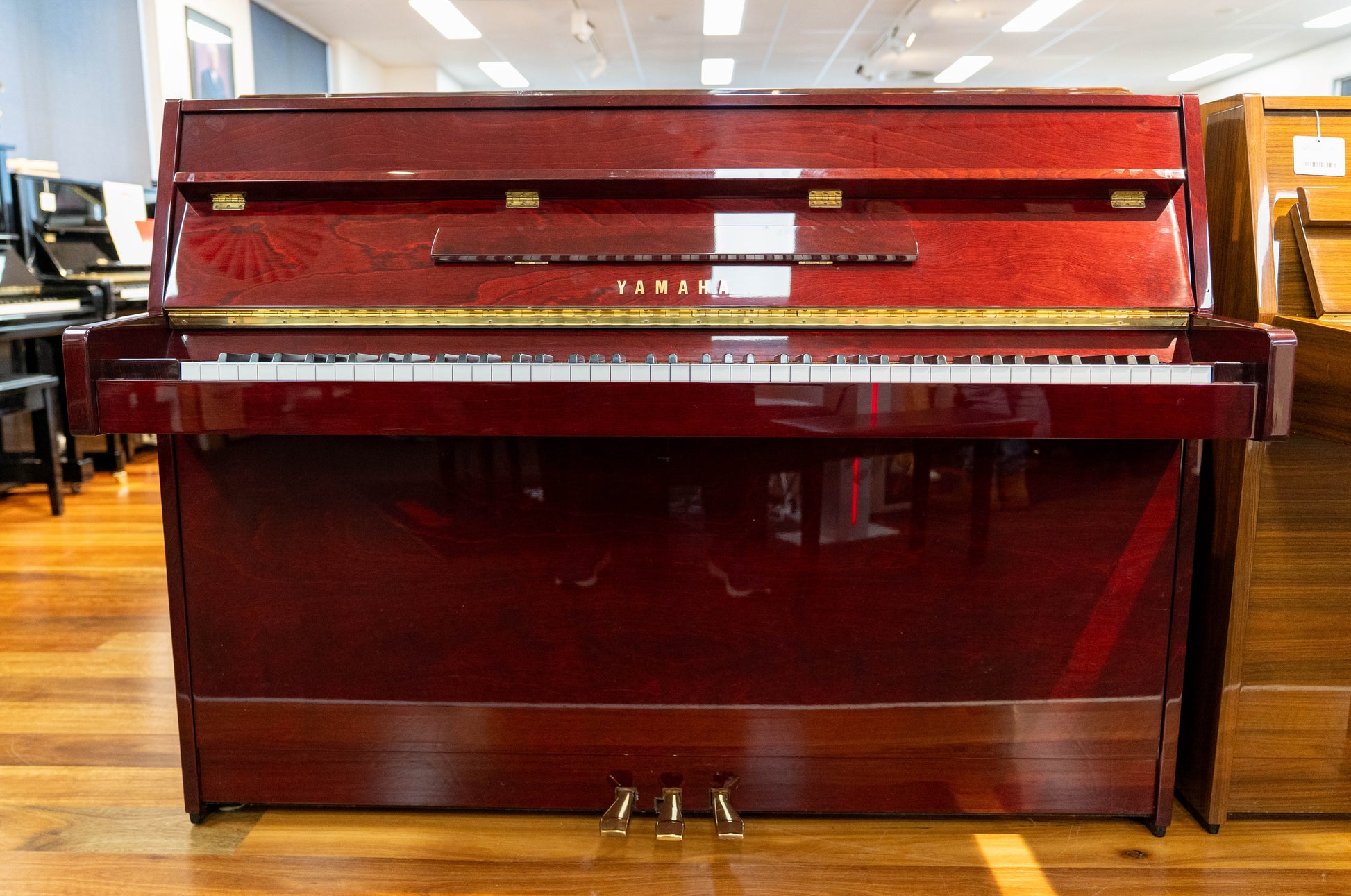 Yamaha C108 Piano w/Bench - Mahogany Polish - Pre-Owned