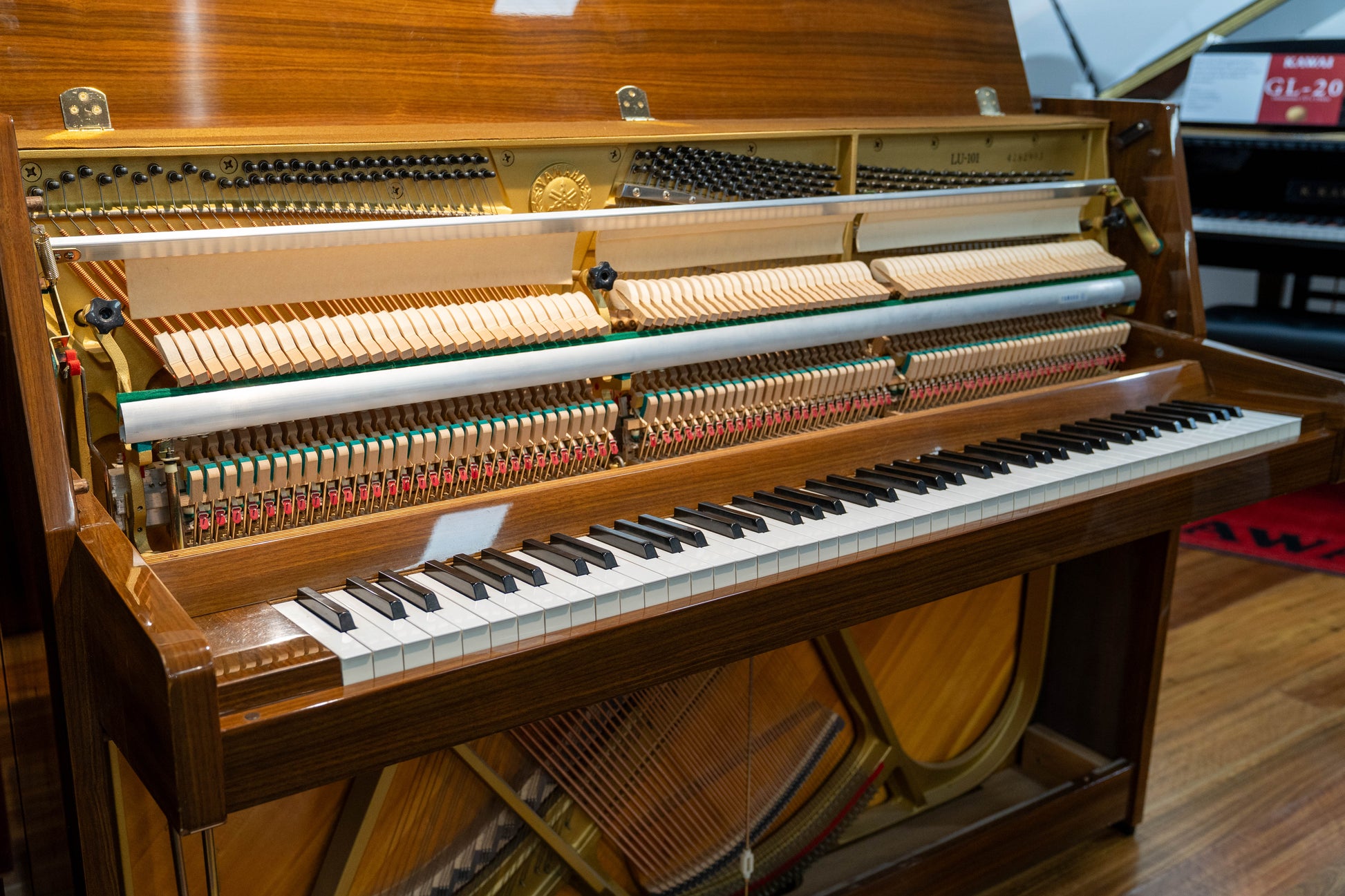 Yamaha LU-101 108 cm Upright Piano - Walnut - Pre-Owned
