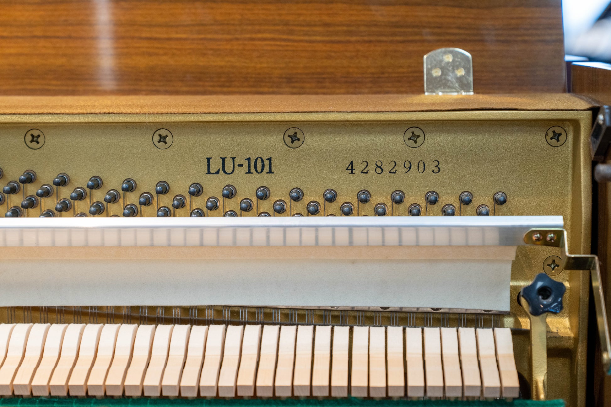 Yamaha LU-101 108 cm Upright Piano - Walnut - Pre-Owned