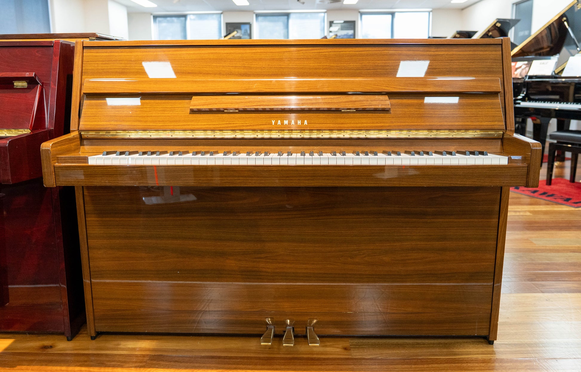 Yamaha LU-101 108 cm Upright Piano - Walnut - Pre-Owned