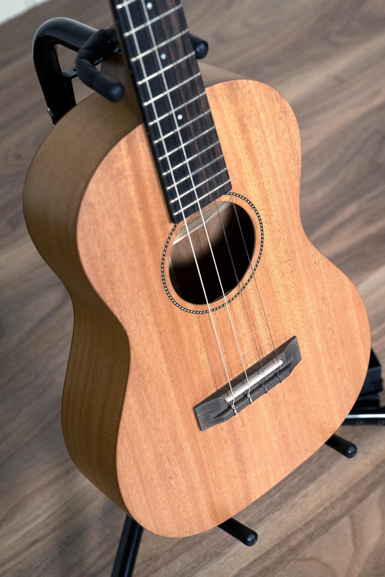 Pono MB Baritone Ukulele - Mahogany (PONO-MB)