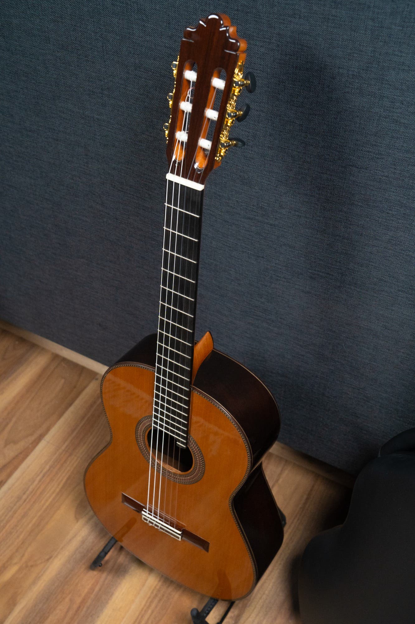 Altamira Guitars L'Orfeo CR Concert Level Classical Guitar w/Case - Solid Cedar / Rosewood