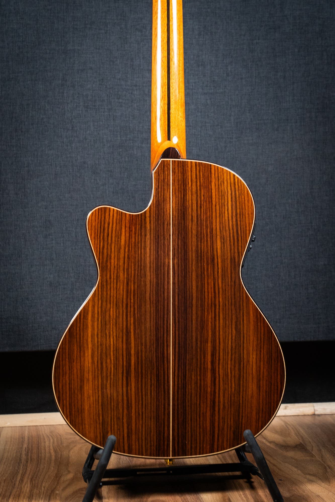 Altamira N300CT Classical / Nylon String w/Cutaway + Pickup - Cedar / Rosewood