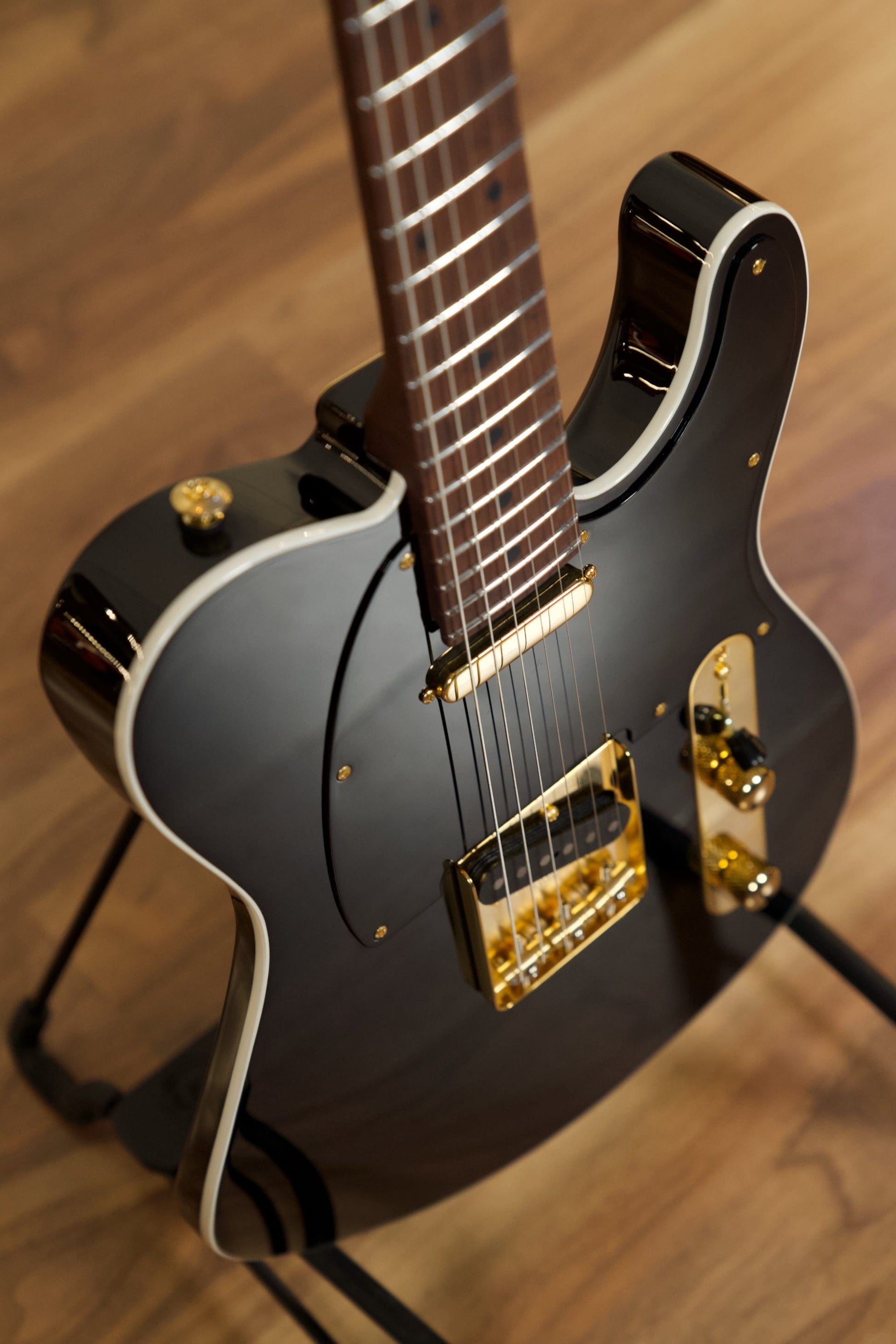 Suhr Mateus Asato Signature Classic T w/Case - Black